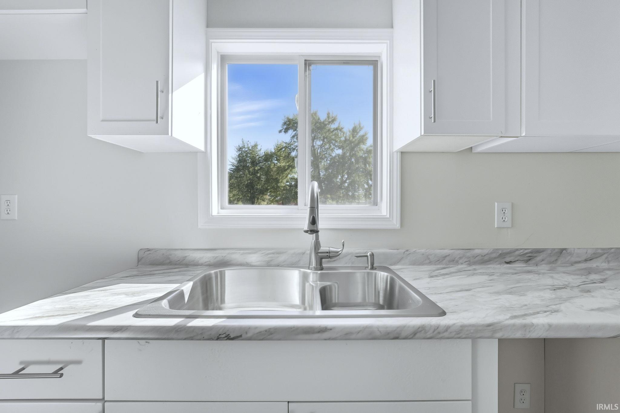 Photo 12 of 10088 S Ohio Street