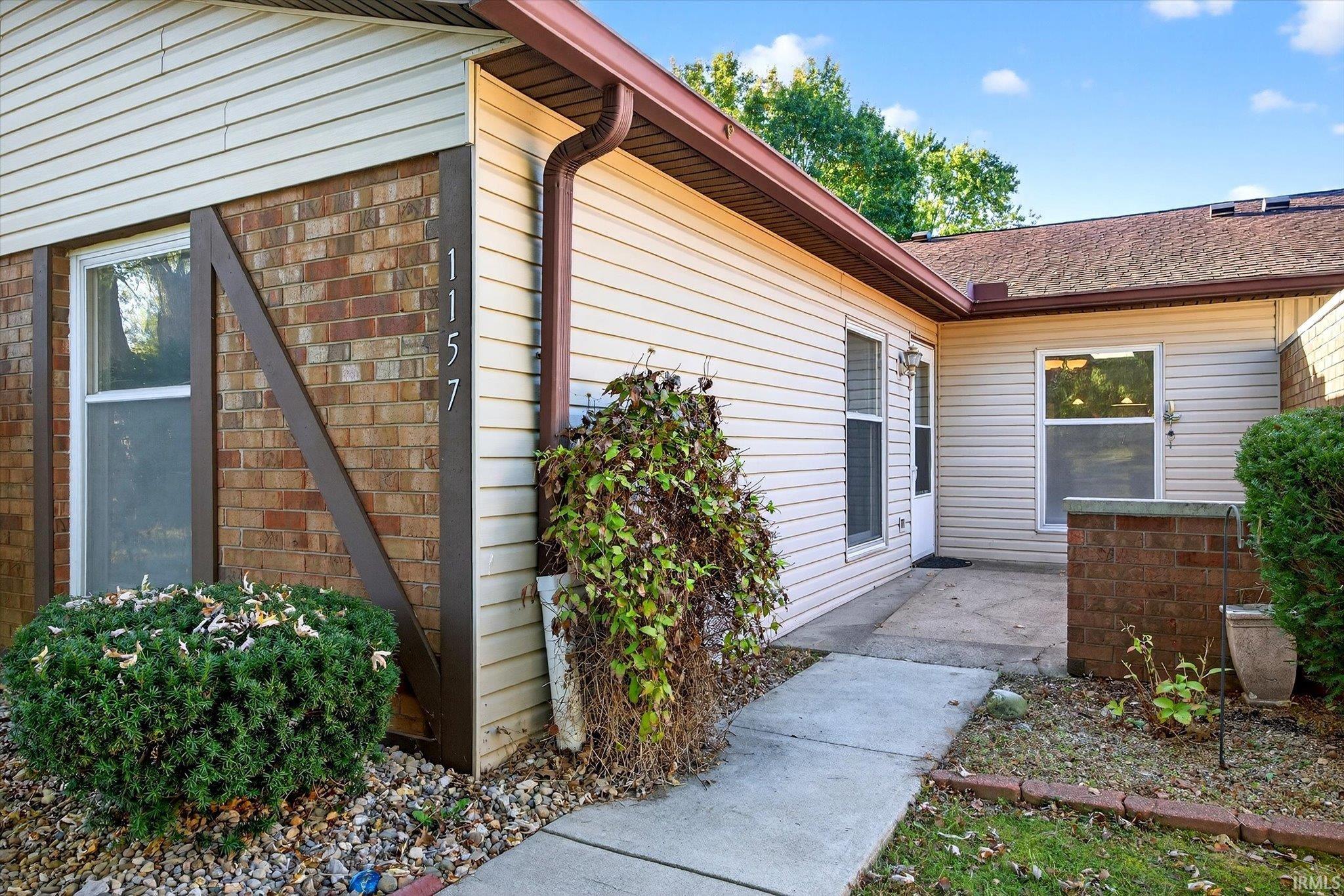 Homes for sale in Bloomington, IN | 1157 E Commons Dr, Bloomington, IN 47401 | MLS# 202542362