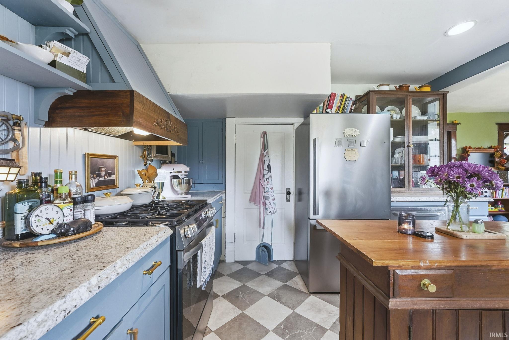 Photo 11 of 227 N Oak Street