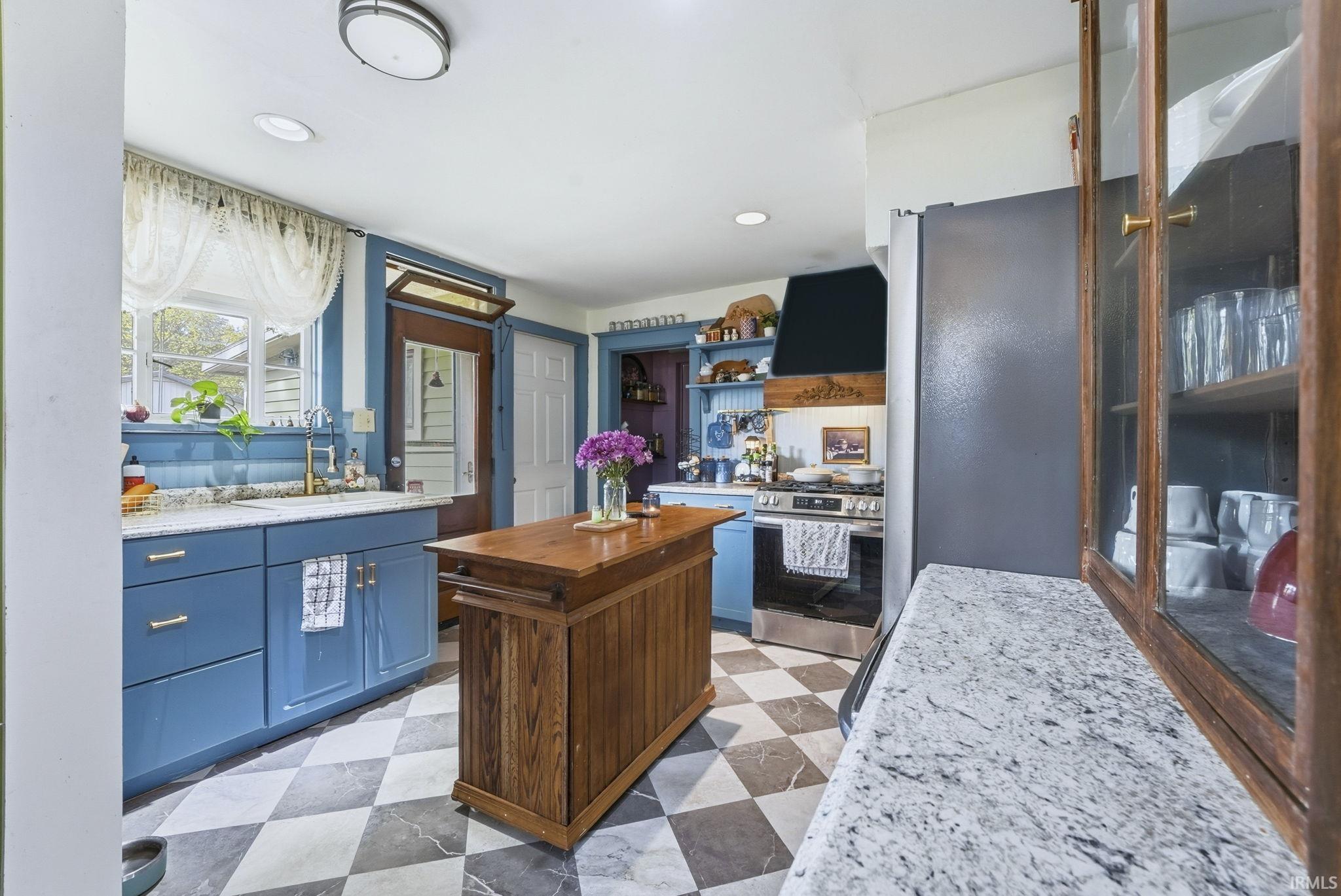 Photo 14 of 227 N Oak Street