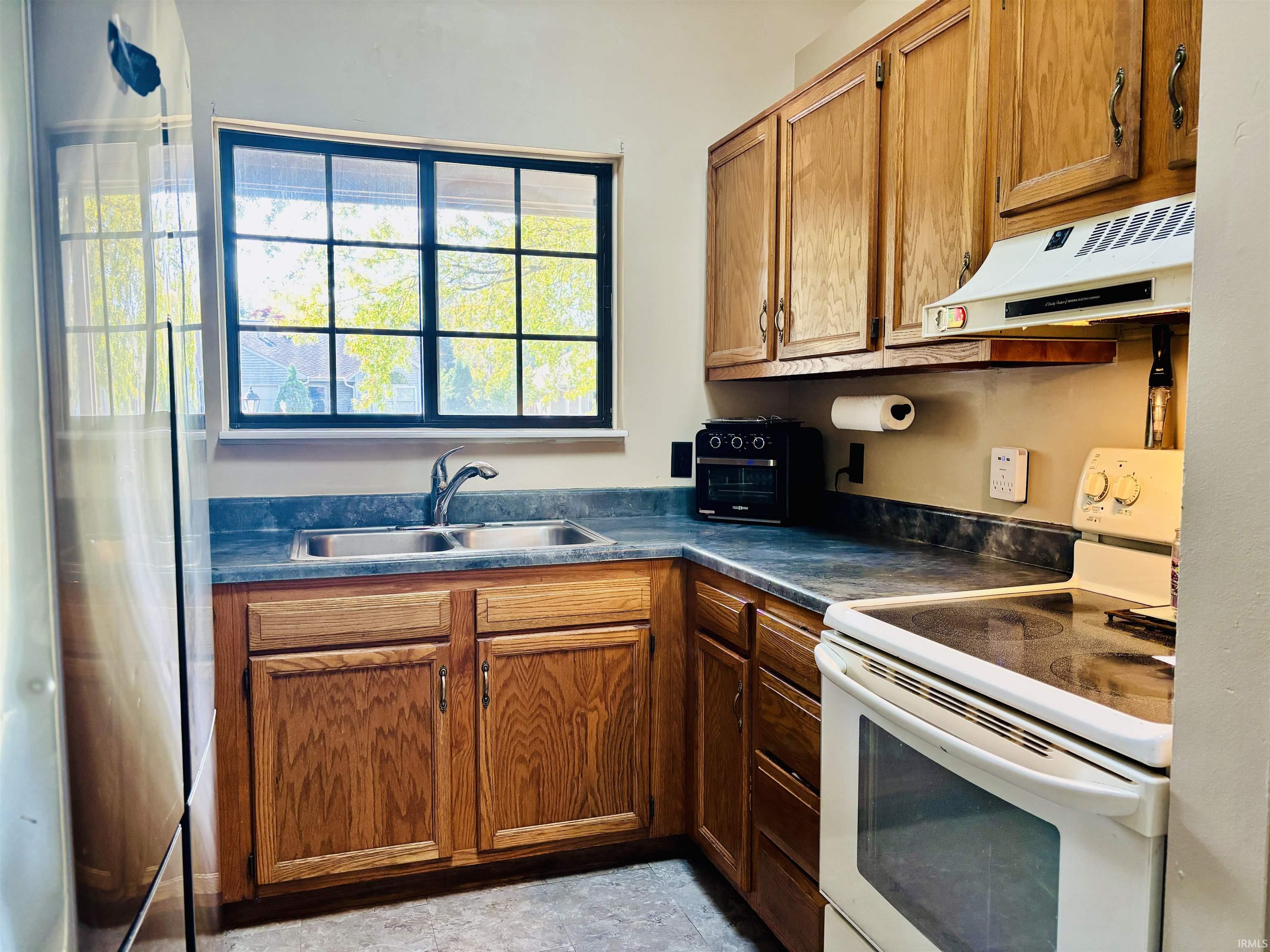 Photo 14 of 3608 Three Oaks Drive