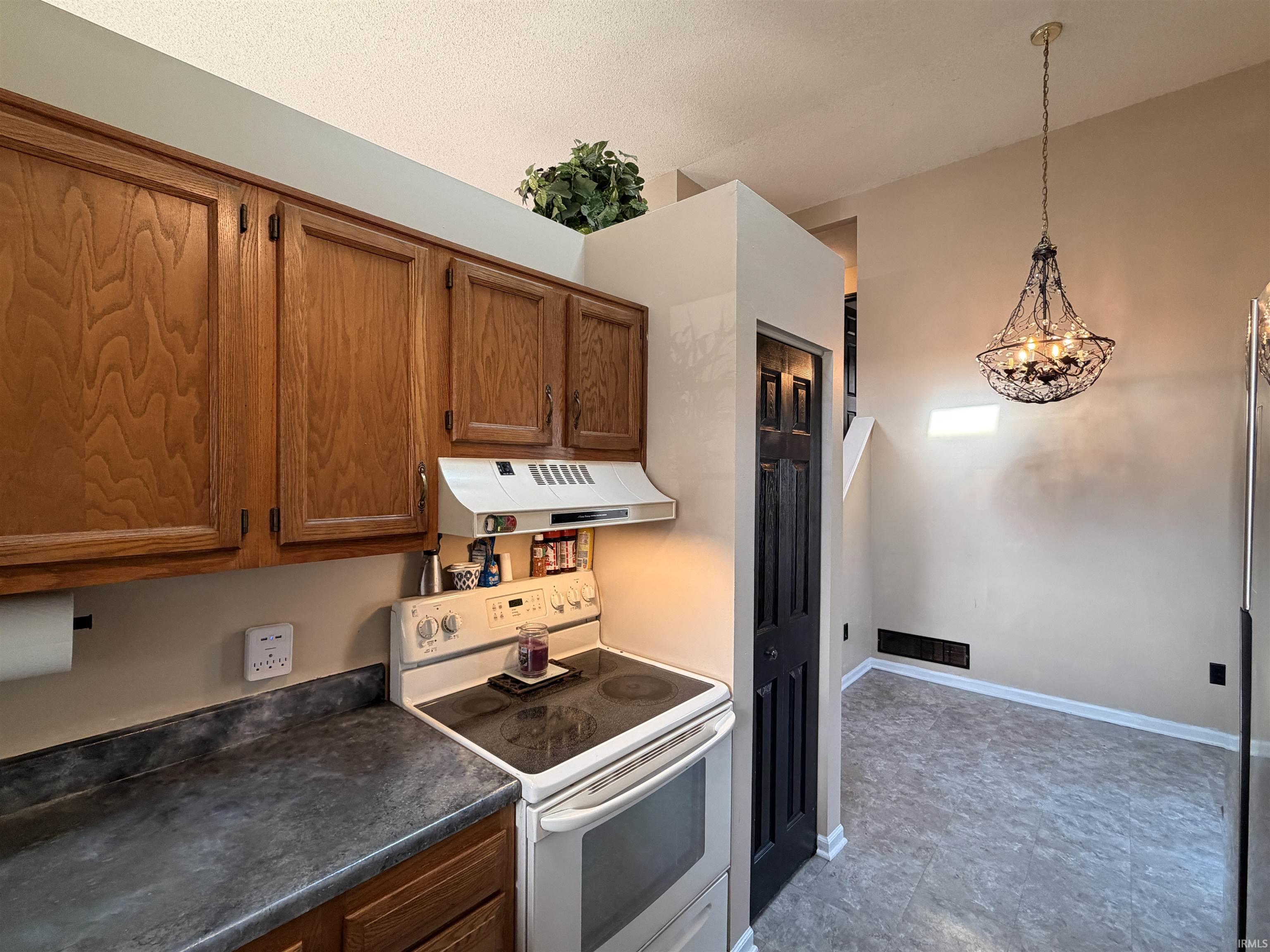 Photo 17 of 3608 Three Oaks Drive