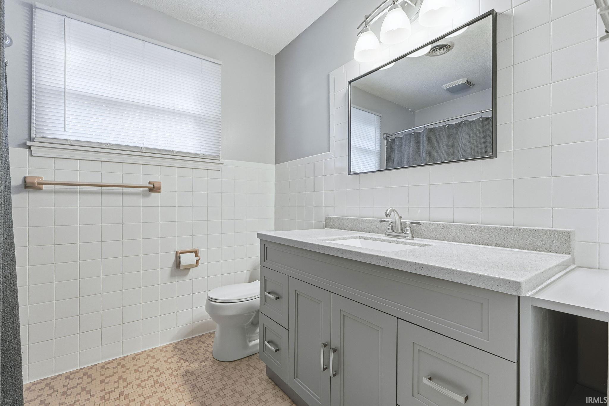 Photo 14 of 2422 Stanford Avenue