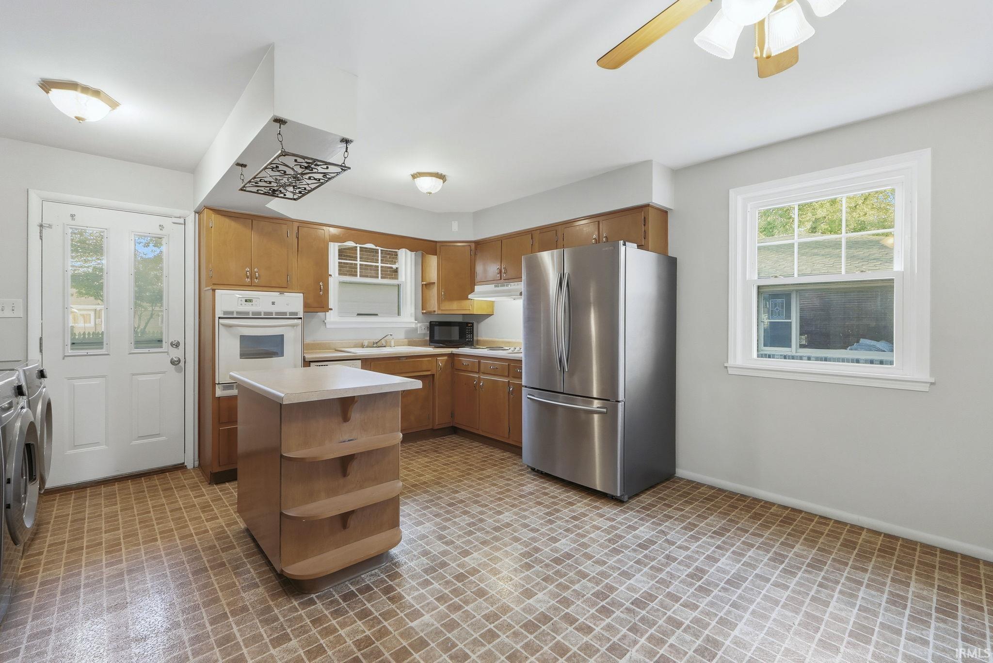 Photo 7 of 2422 Stanford Avenue