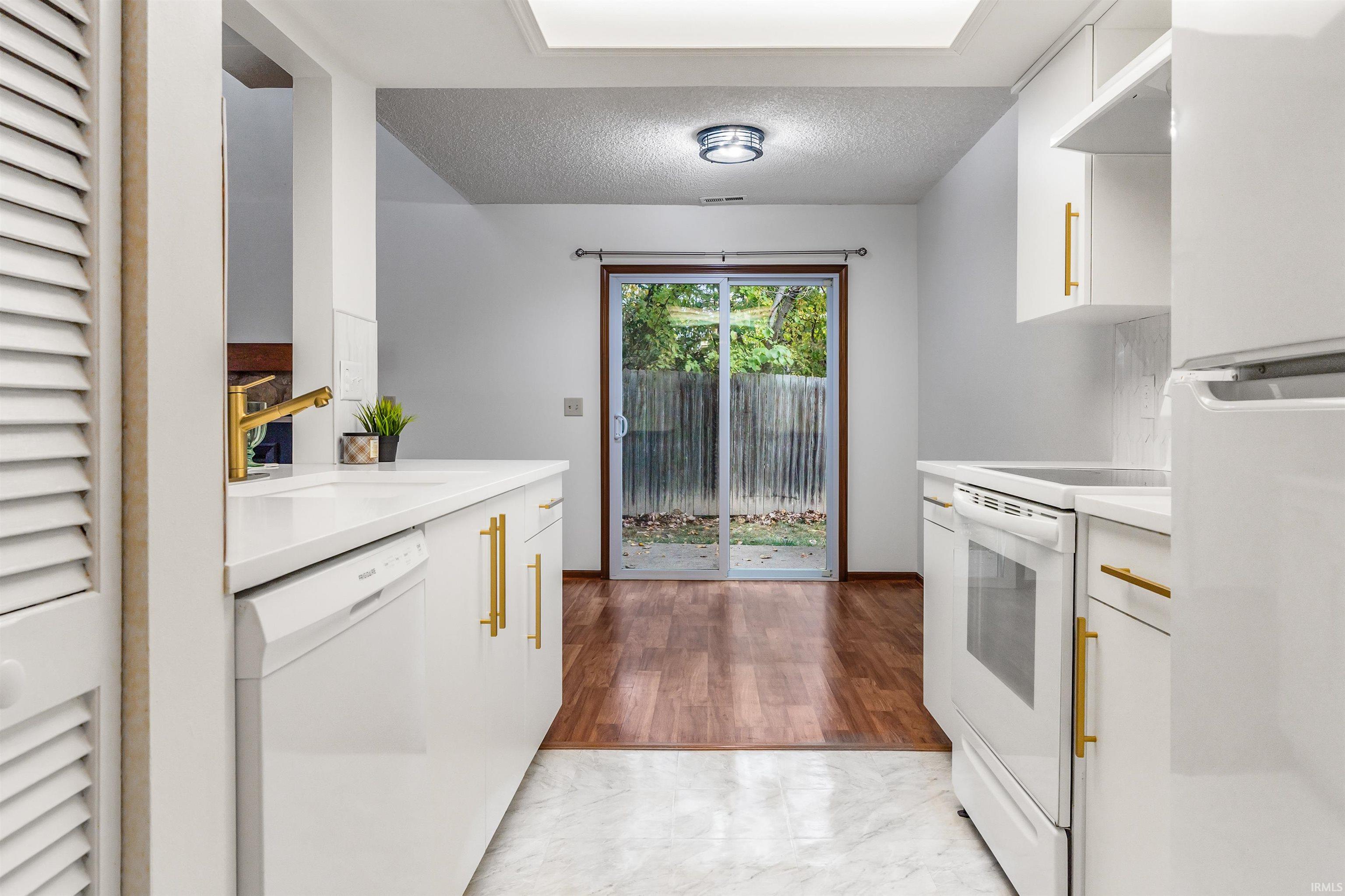 Photo 9 of 4225 Crofton Court