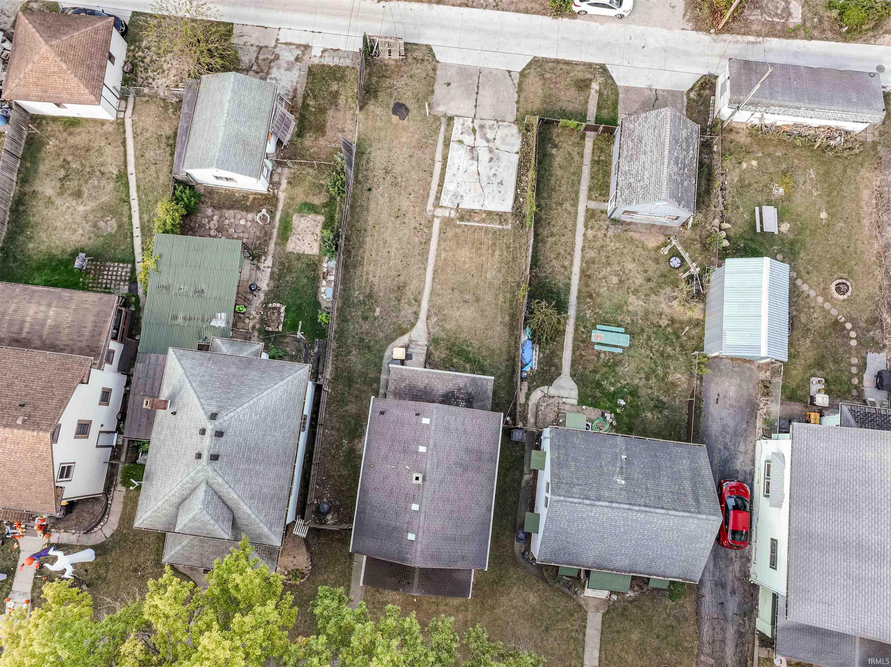 Photo 2 of 211 E Lexington Court