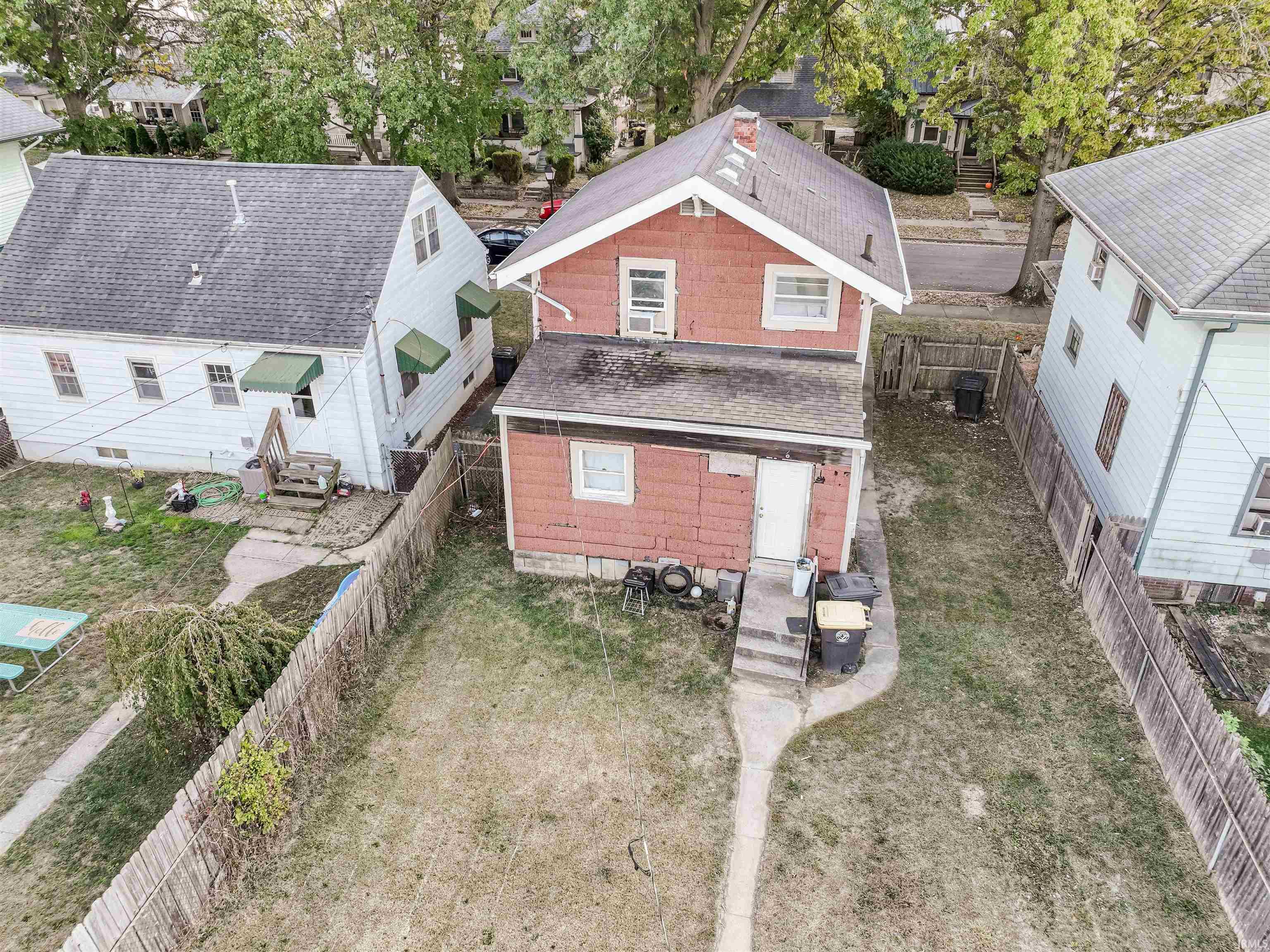 Photo 3 of 211 E Lexington Court