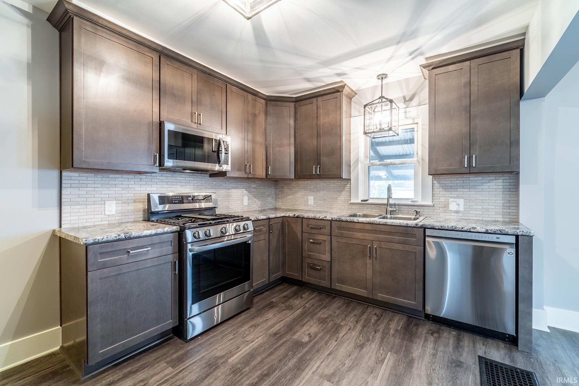 Photo 10 of 825 Putnam Street