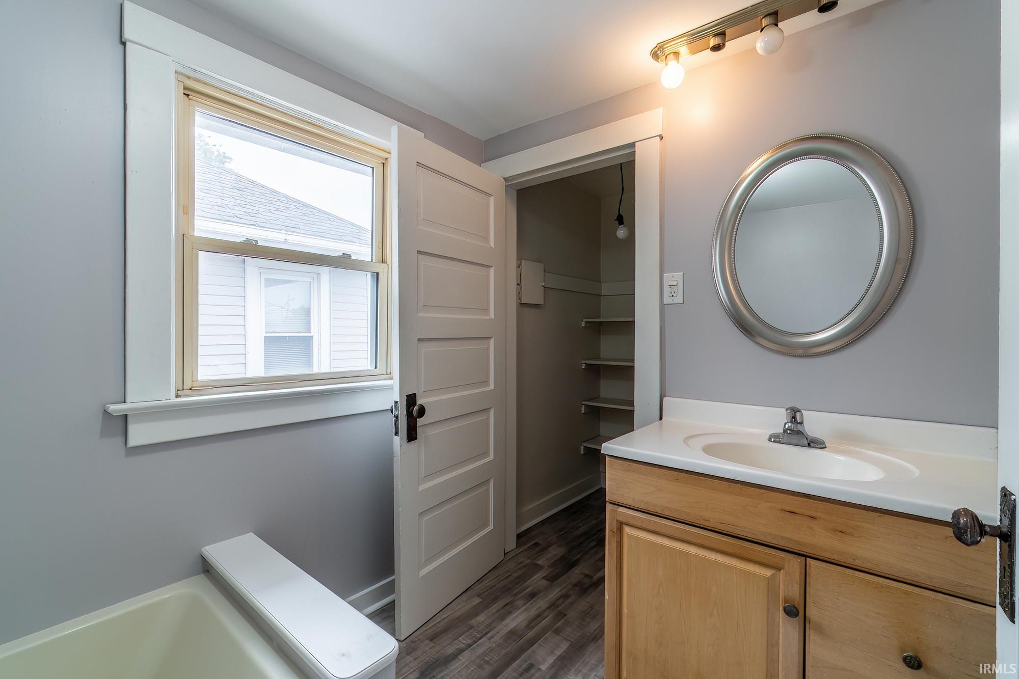 Photo 20 of 825 Putnam Street