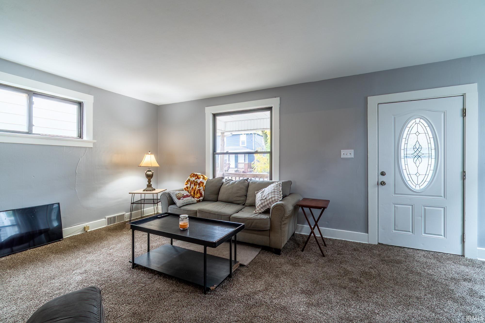 Photo 4 of 825 Putnam Street