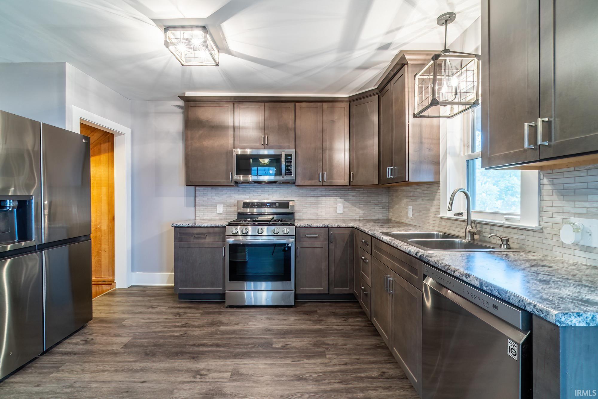 Photo 9 of 825 Putnam Street