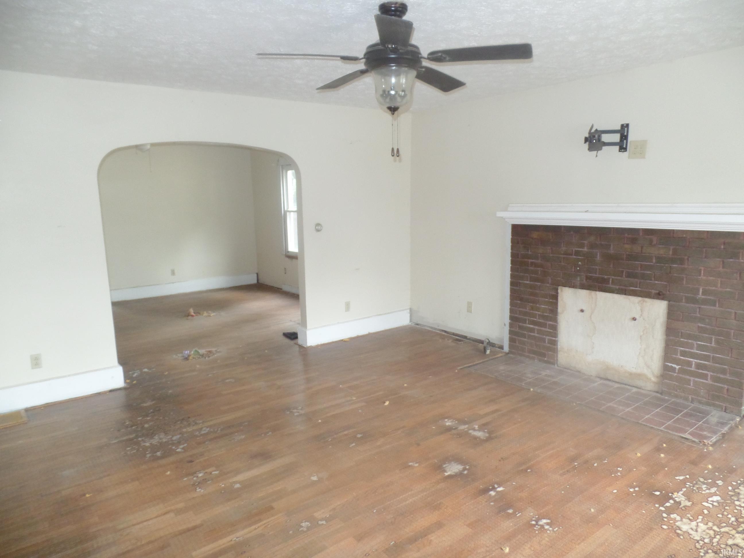 Homes for sale in Bloomfield, IN | 266 W Spring St, Bloomfield, IN 47424 | MLS# 202542498