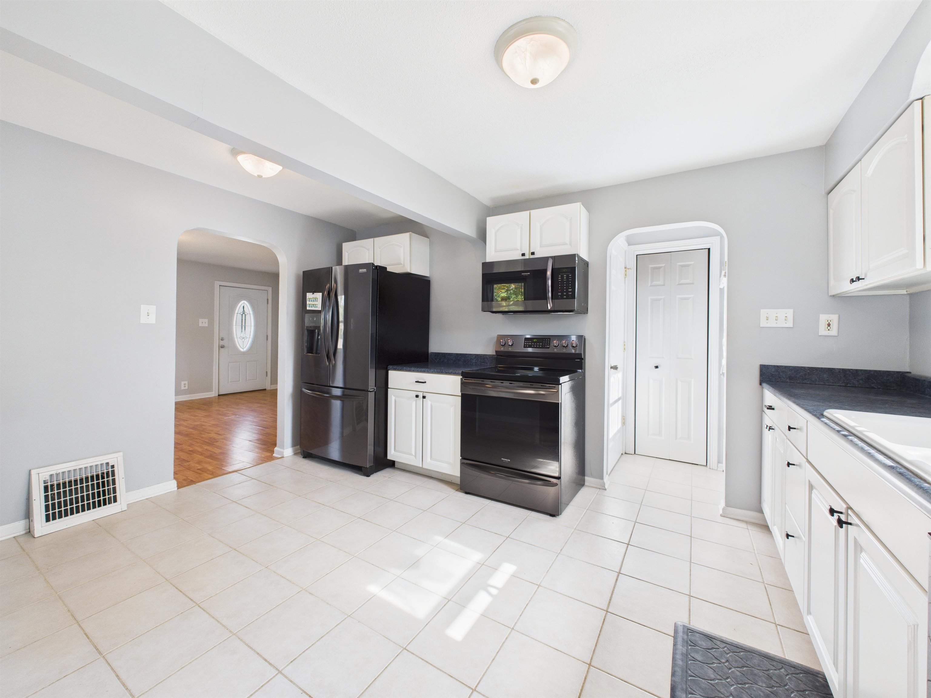 Photo 10 of 5248 Lake Avenue