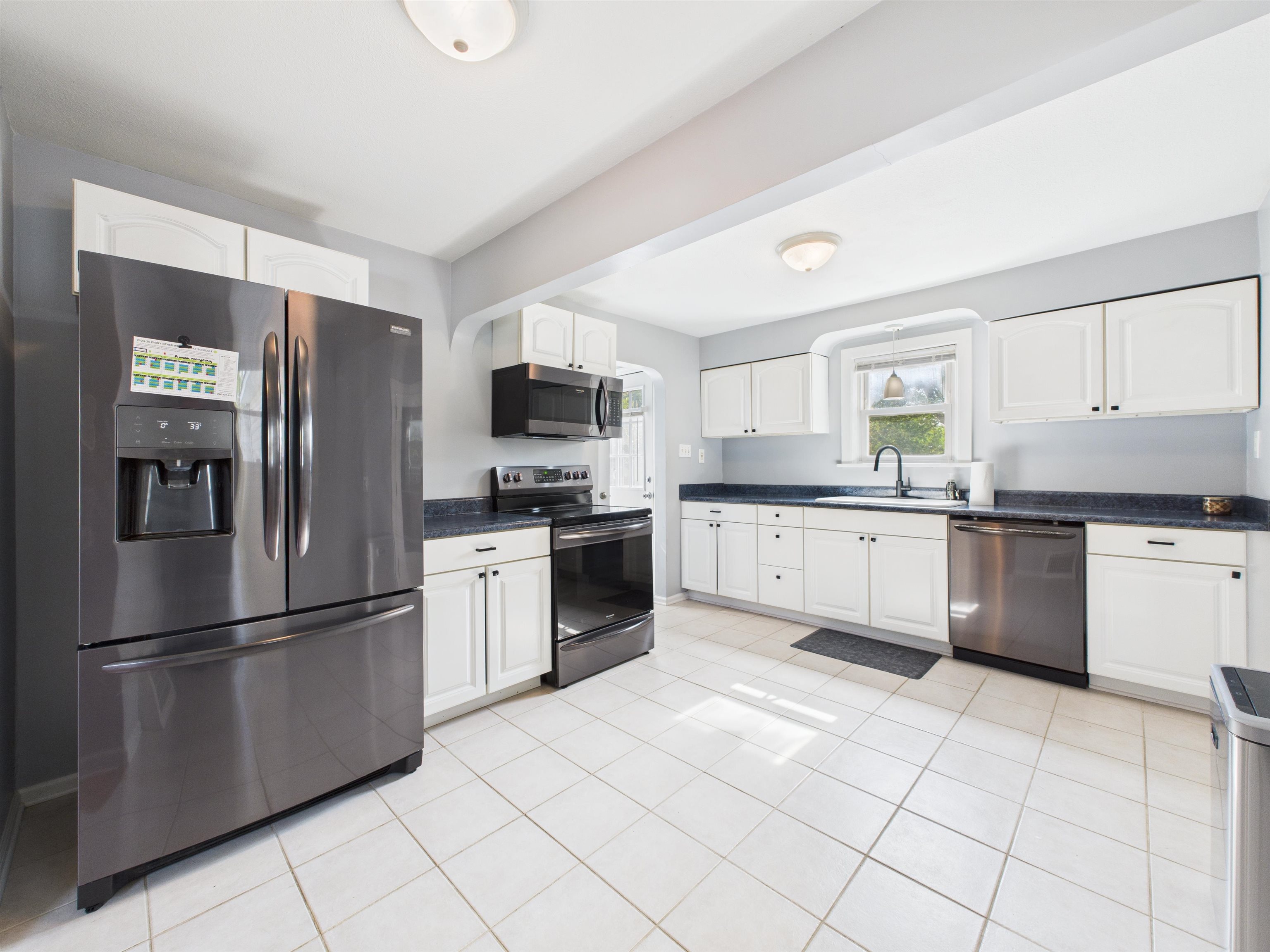 Photo 9 of 5248 Lake Avenue