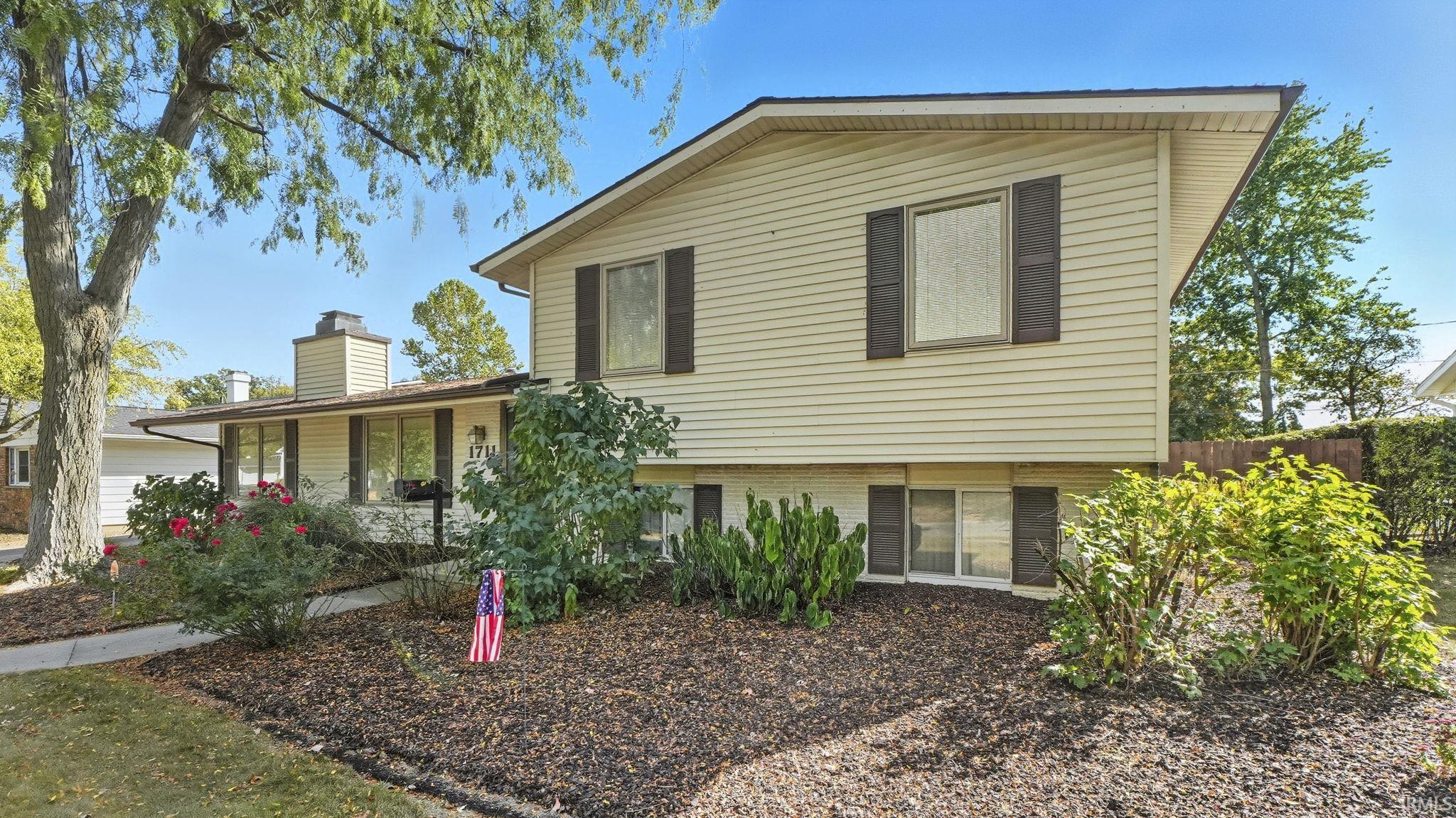 Photo 1 of 1711 Saint Louis Avenue