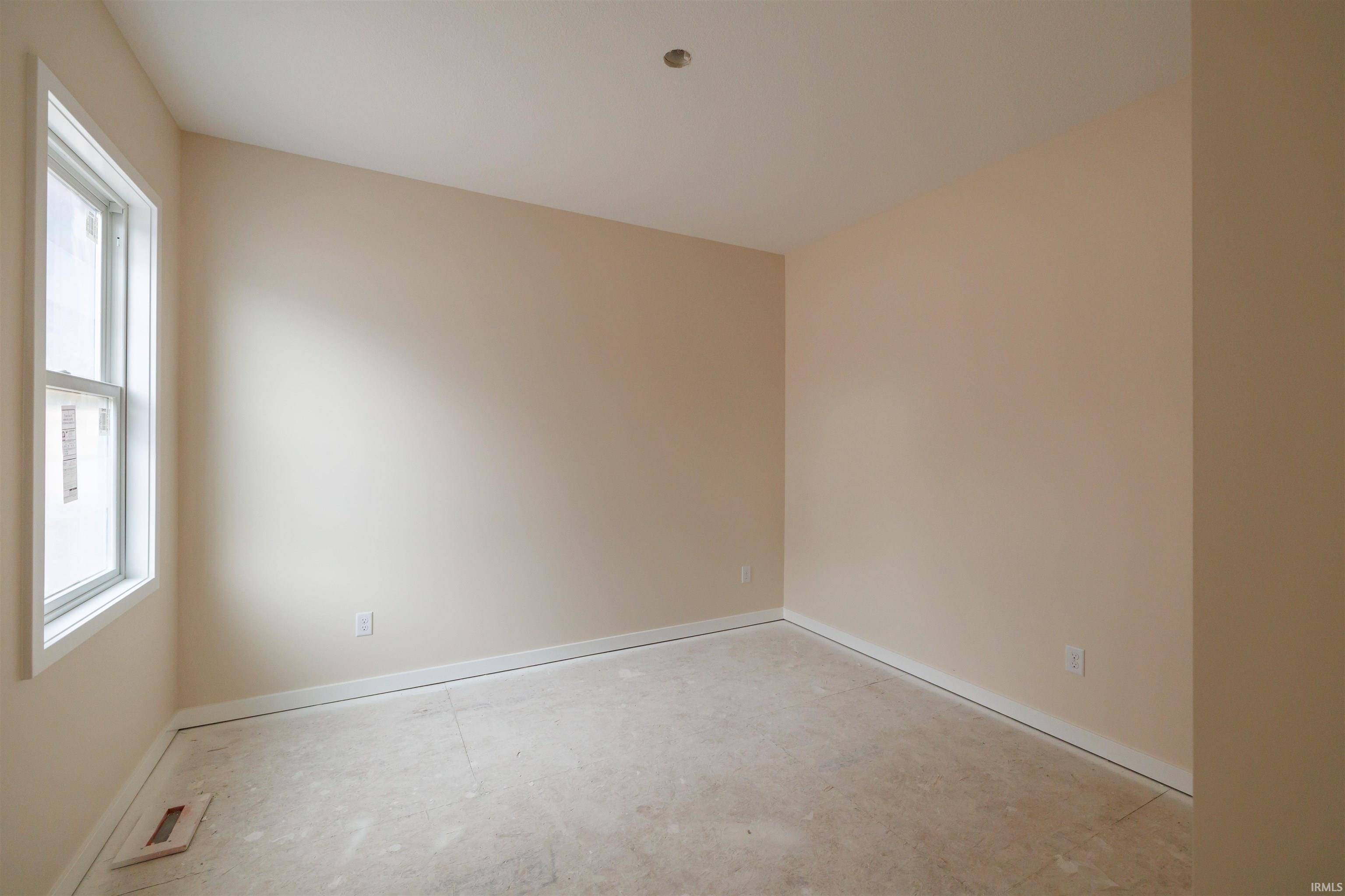 Photo 10 of 1004 E Hawthorn Lane