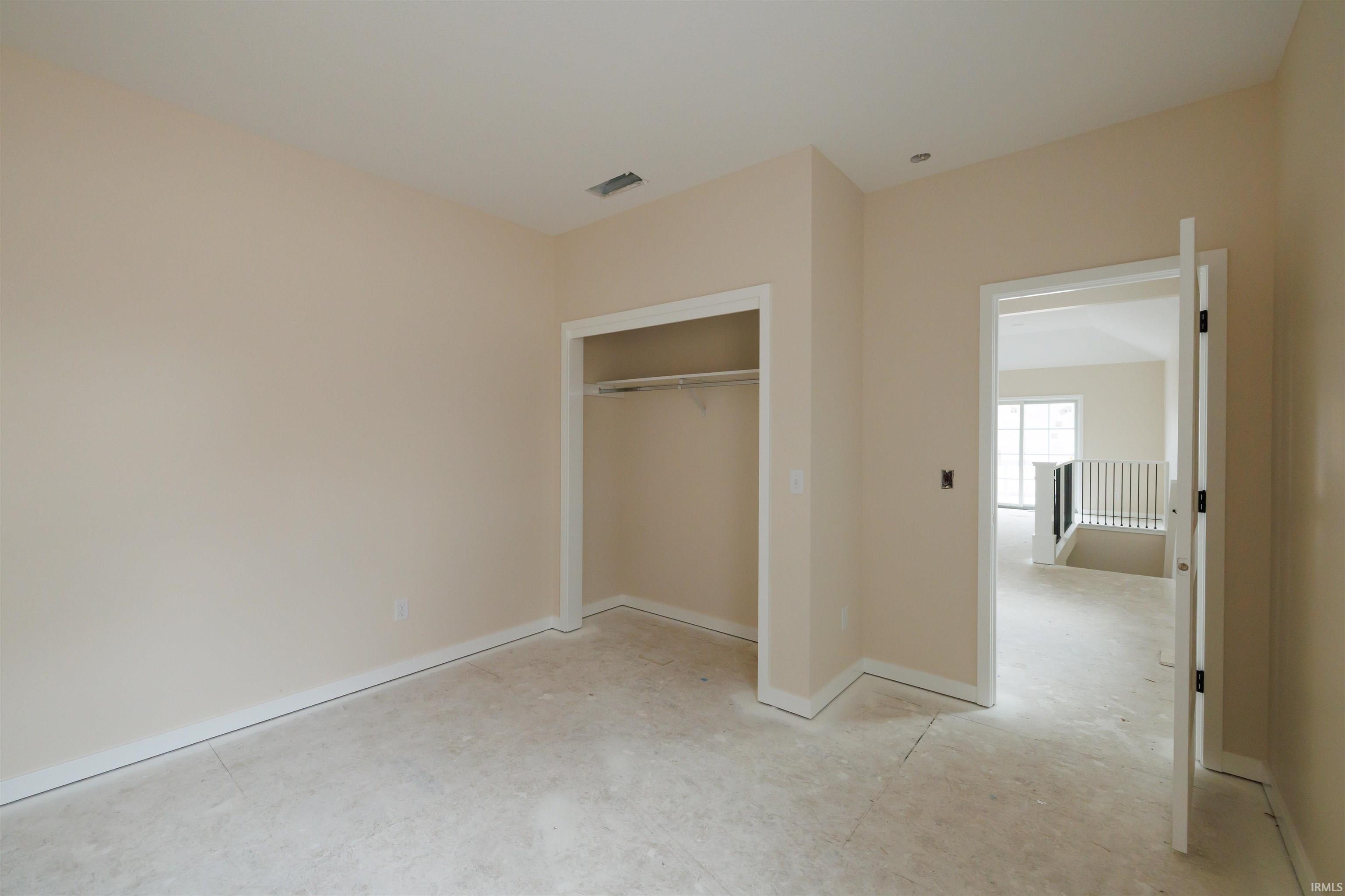 Photo 11 of 1004 E Hawthorn Lane