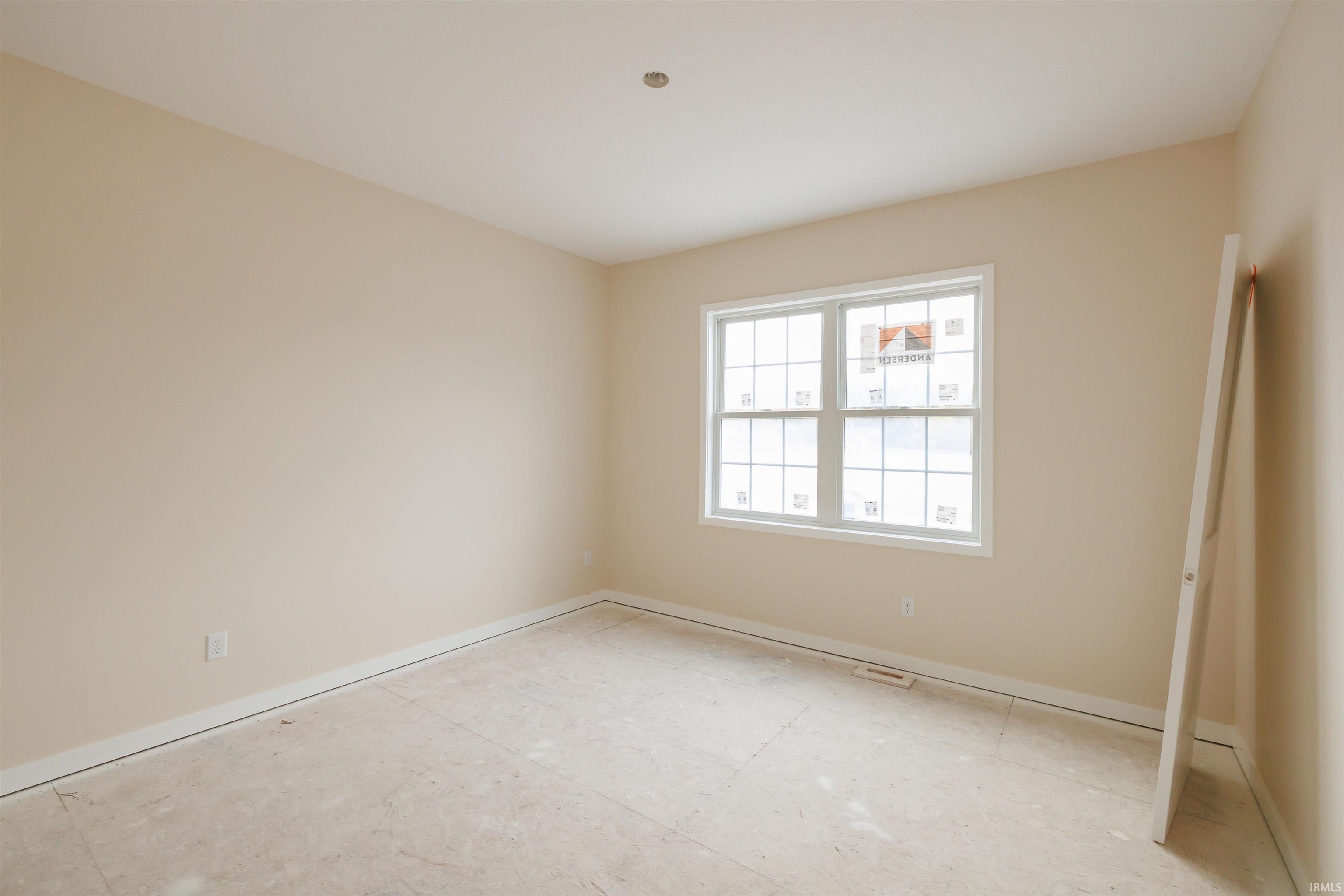 Photo 12 of 1004 E Hawthorn Lane