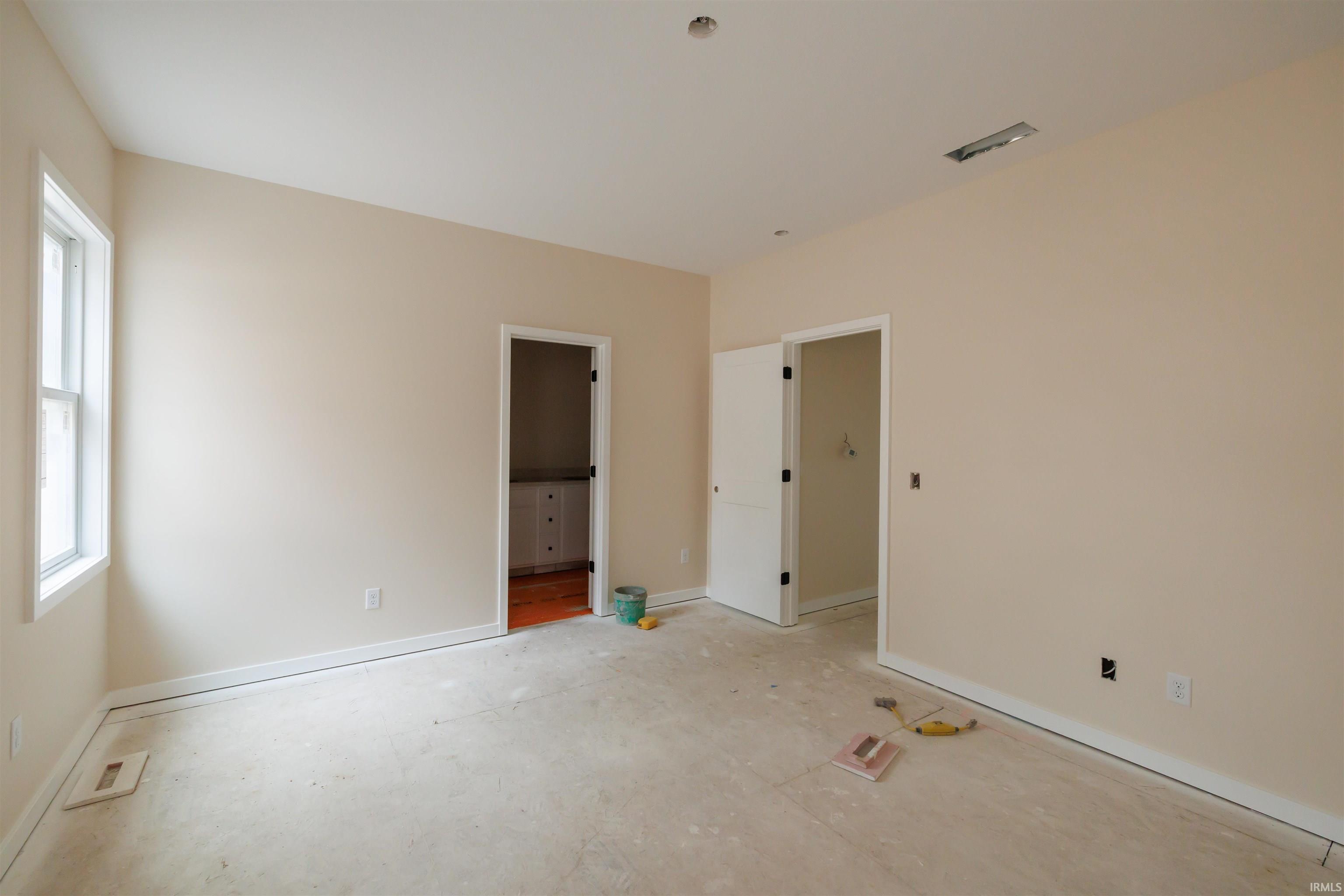 Photo 9 of 1004 E Hawthorn Lane