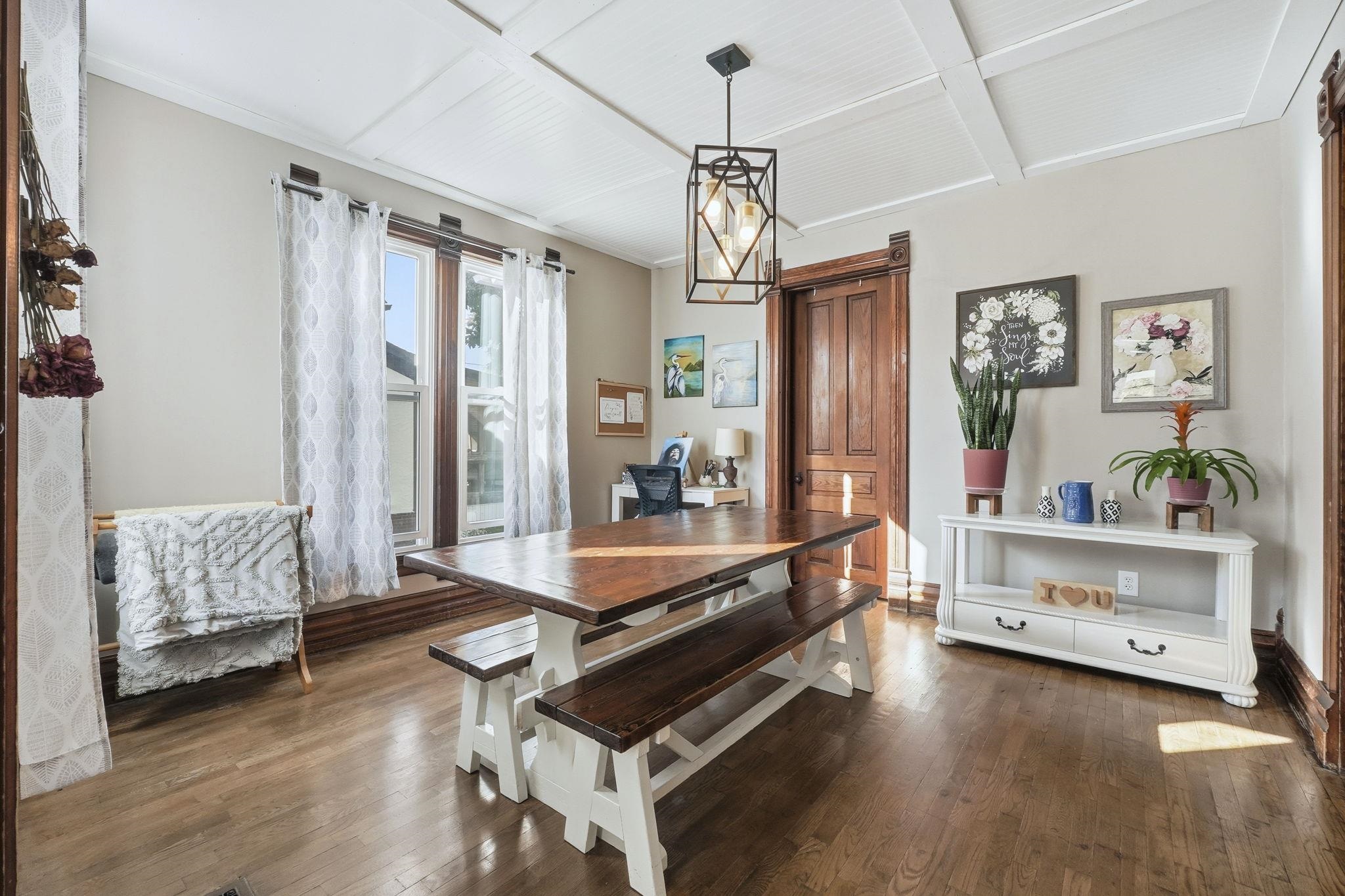 Photo 11 of 817 E Mitchell Street