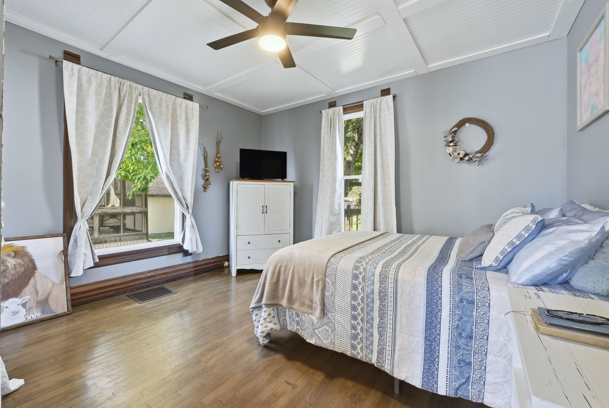 Photo 15 of 817 E Mitchell Street