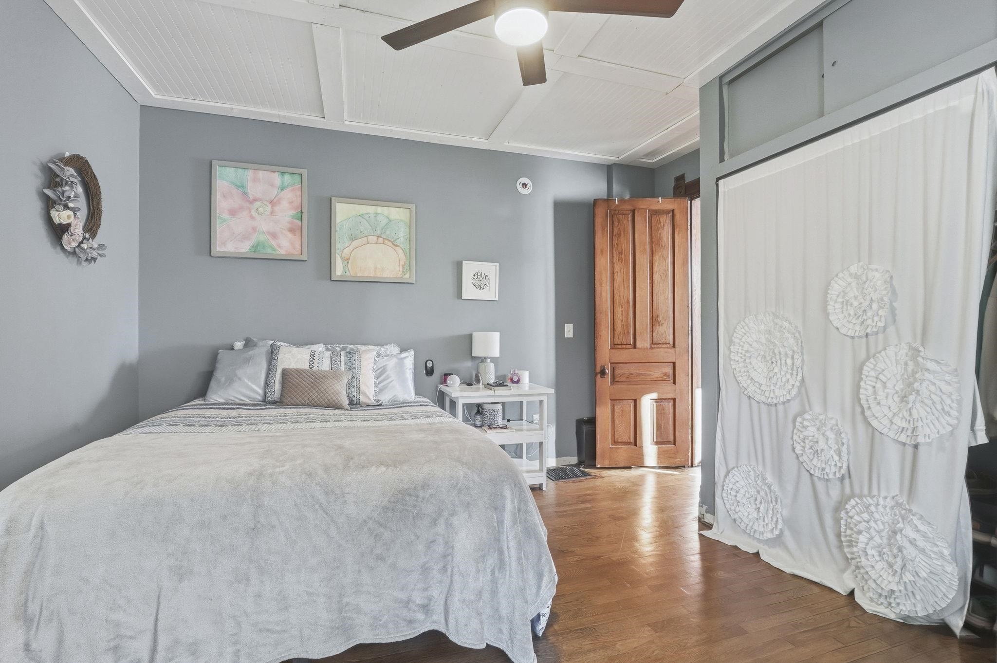 Photo 16 of 817 E Mitchell Street