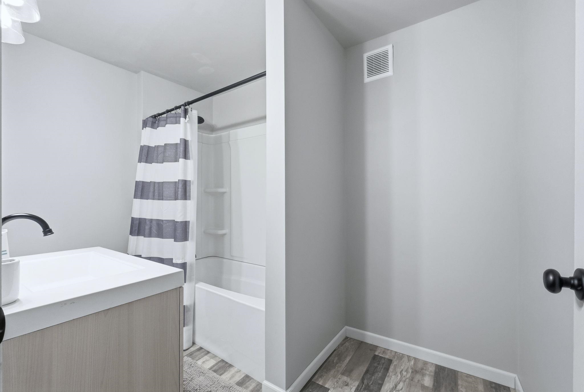 Photo 22 of 817 E Mitchell Street