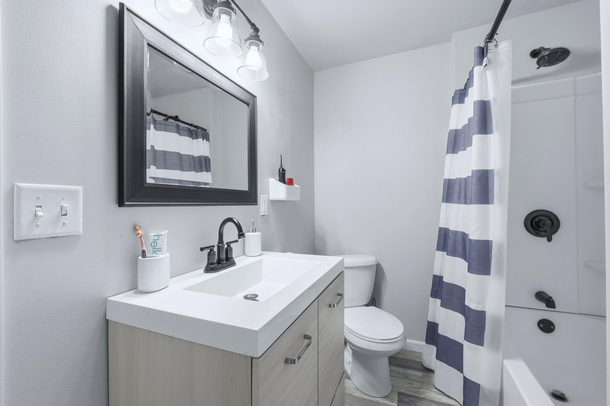 Photo 23 of 817 E Mitchell Street