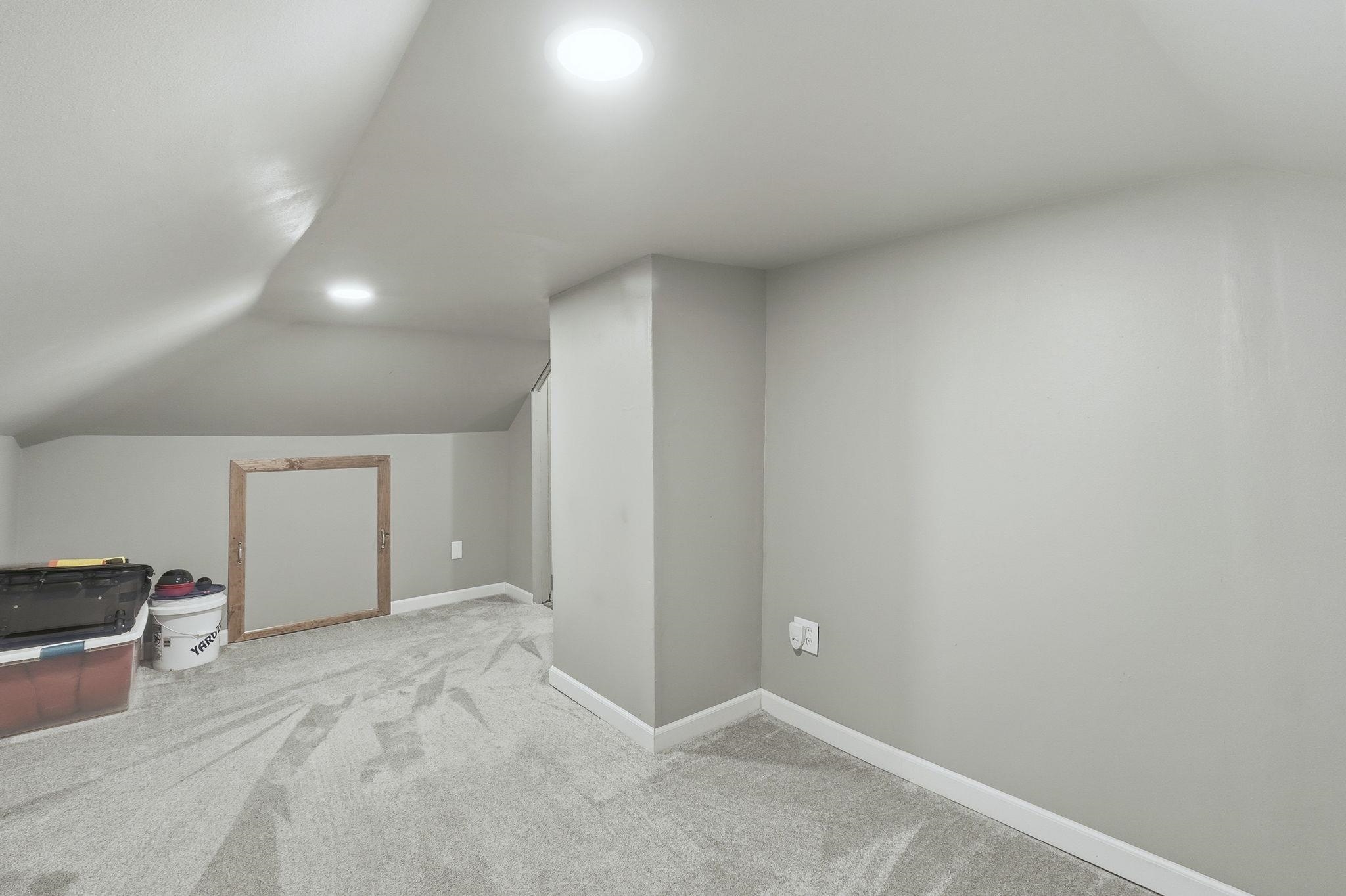 Photo 27 of 817 E Mitchell Street