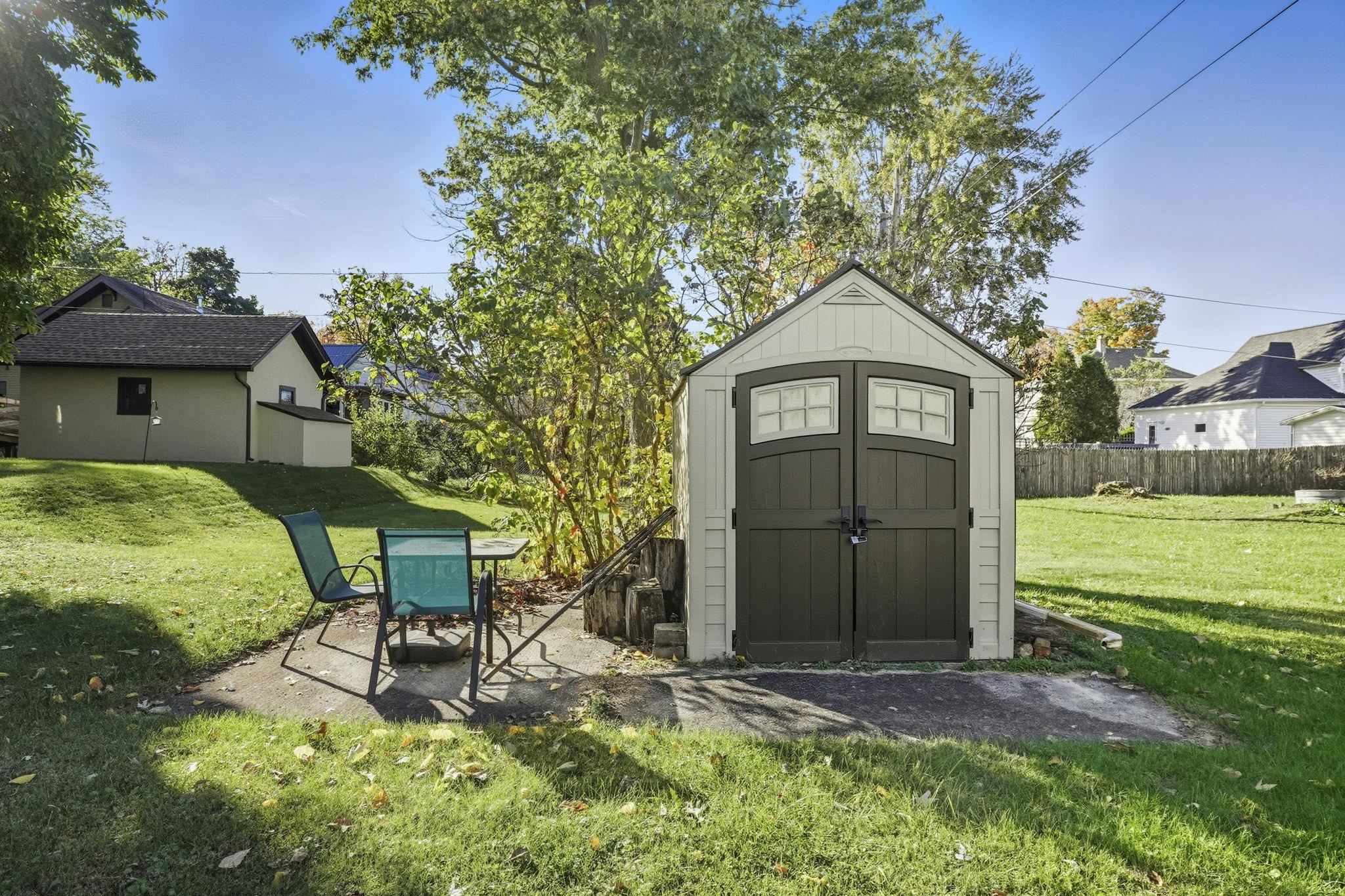 Photo 31 of 817 E Mitchell Street