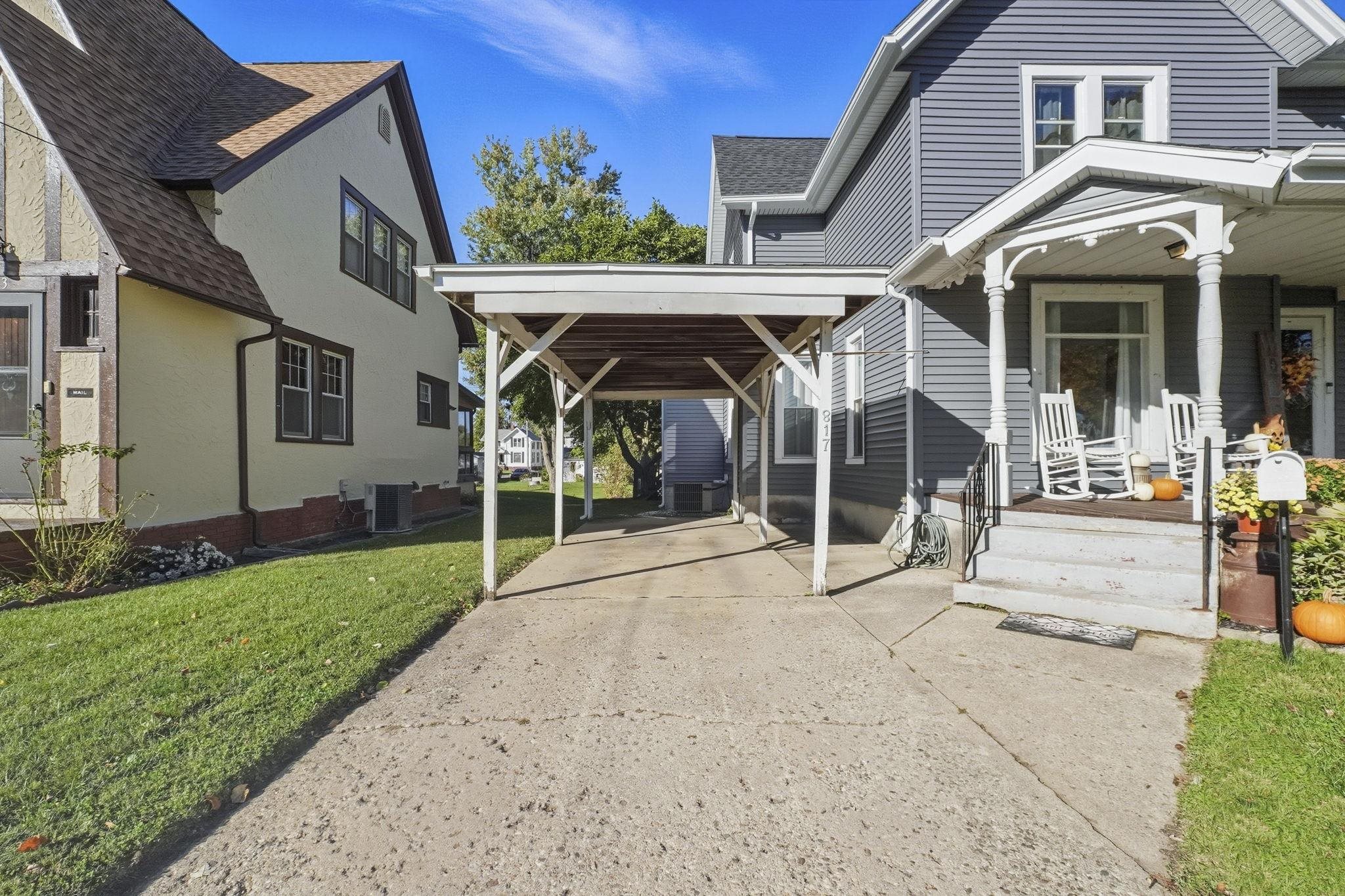 Photo 32 of 817 E Mitchell Street