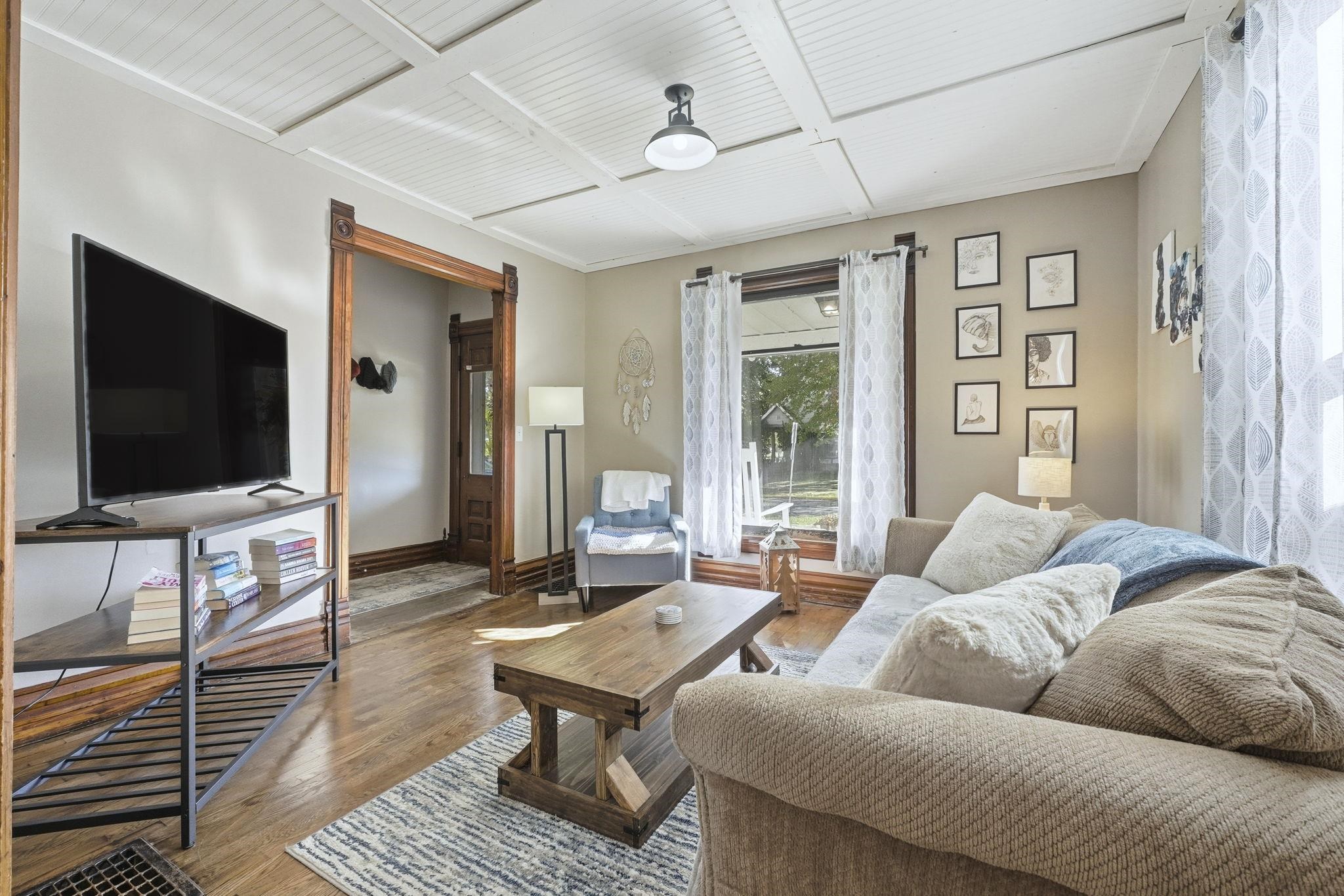 Photo 5 of 817 E Mitchell Street