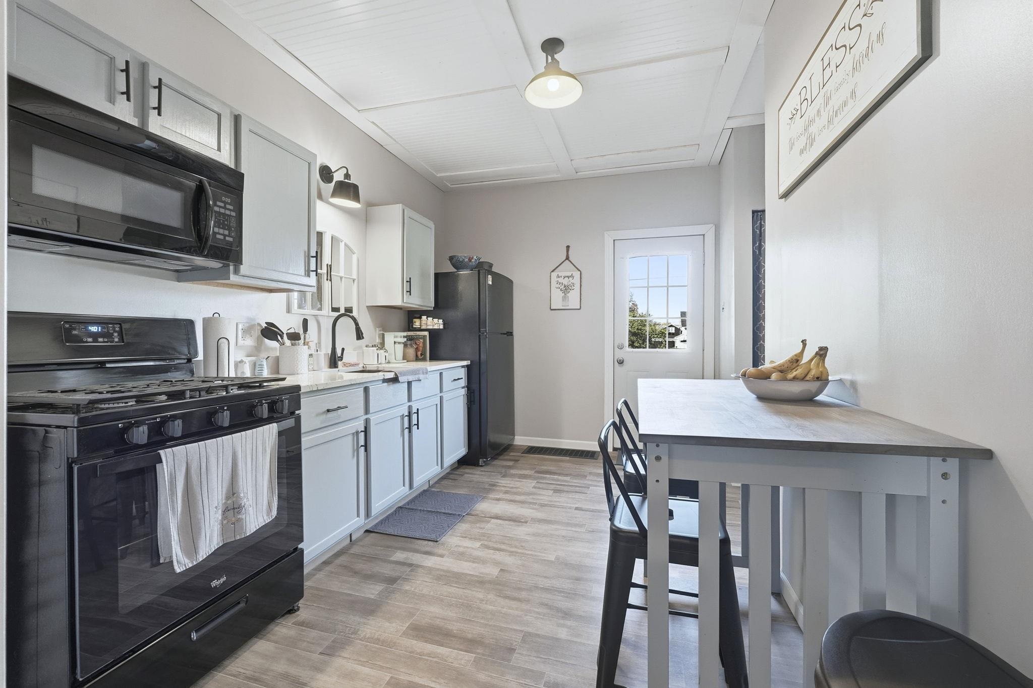 Photo 7 of 817 E Mitchell Street