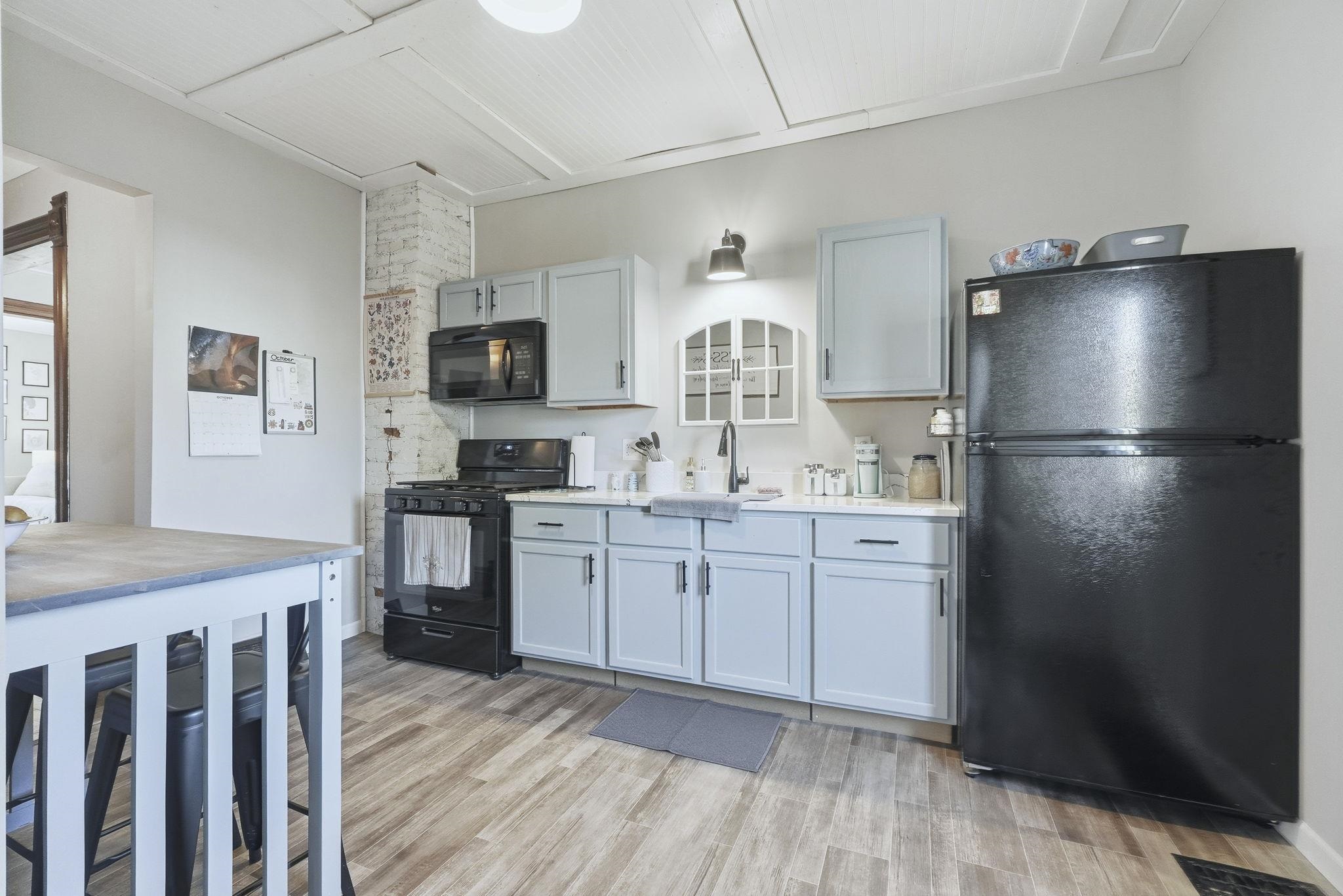 Photo 9 of 817 E Mitchell Street