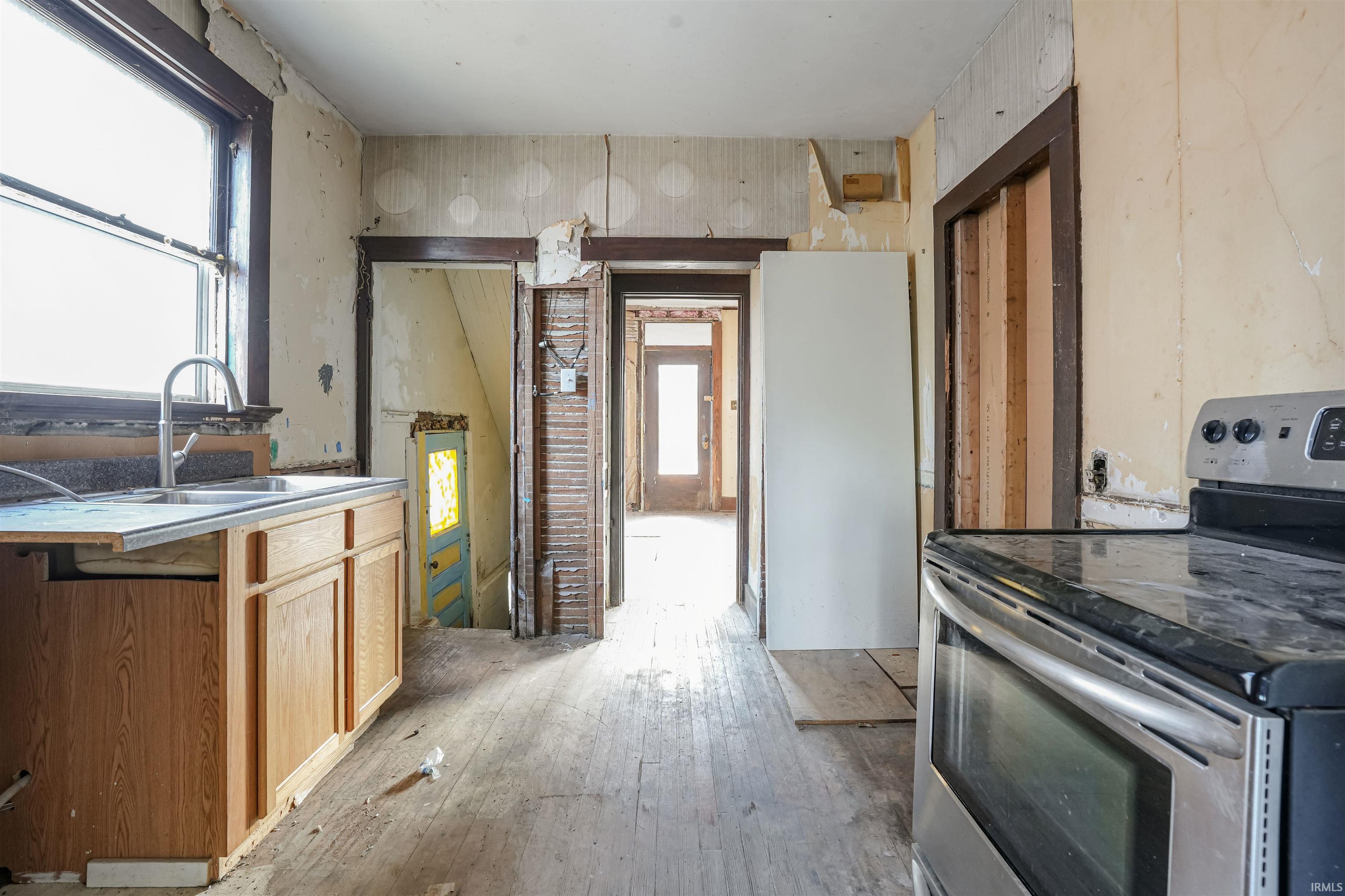 Photo 3 of 131 E Branning Avenue