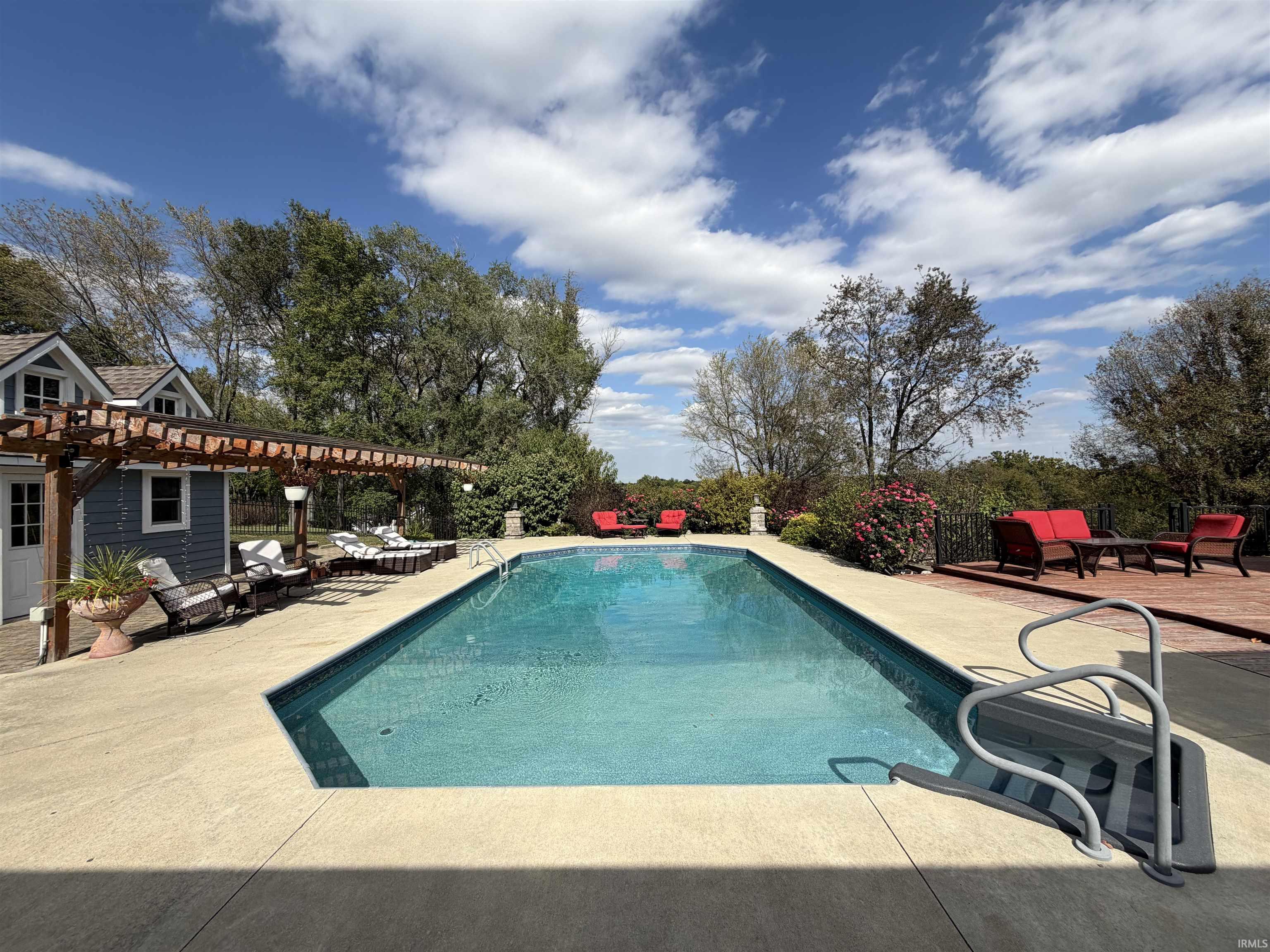 Homes for sale in Vincennes, IN | 1056 N Vista Dr, Vincennes, IN 47591 | MLS# 202542844