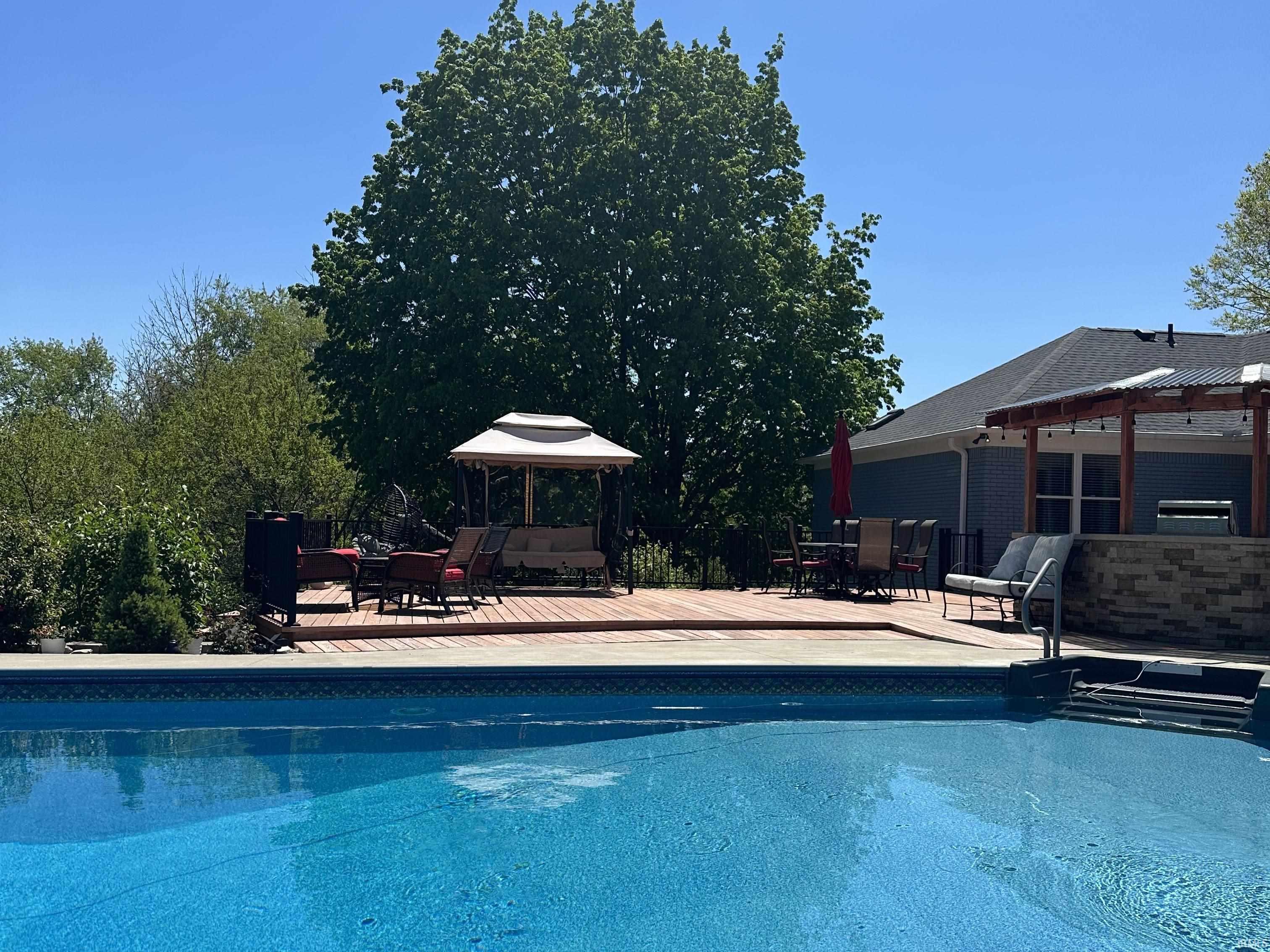 Homes for sale in Vincennes, IN | 1056 N Vista Dr, Vincennes, IN 47591 | MLS# 202542844