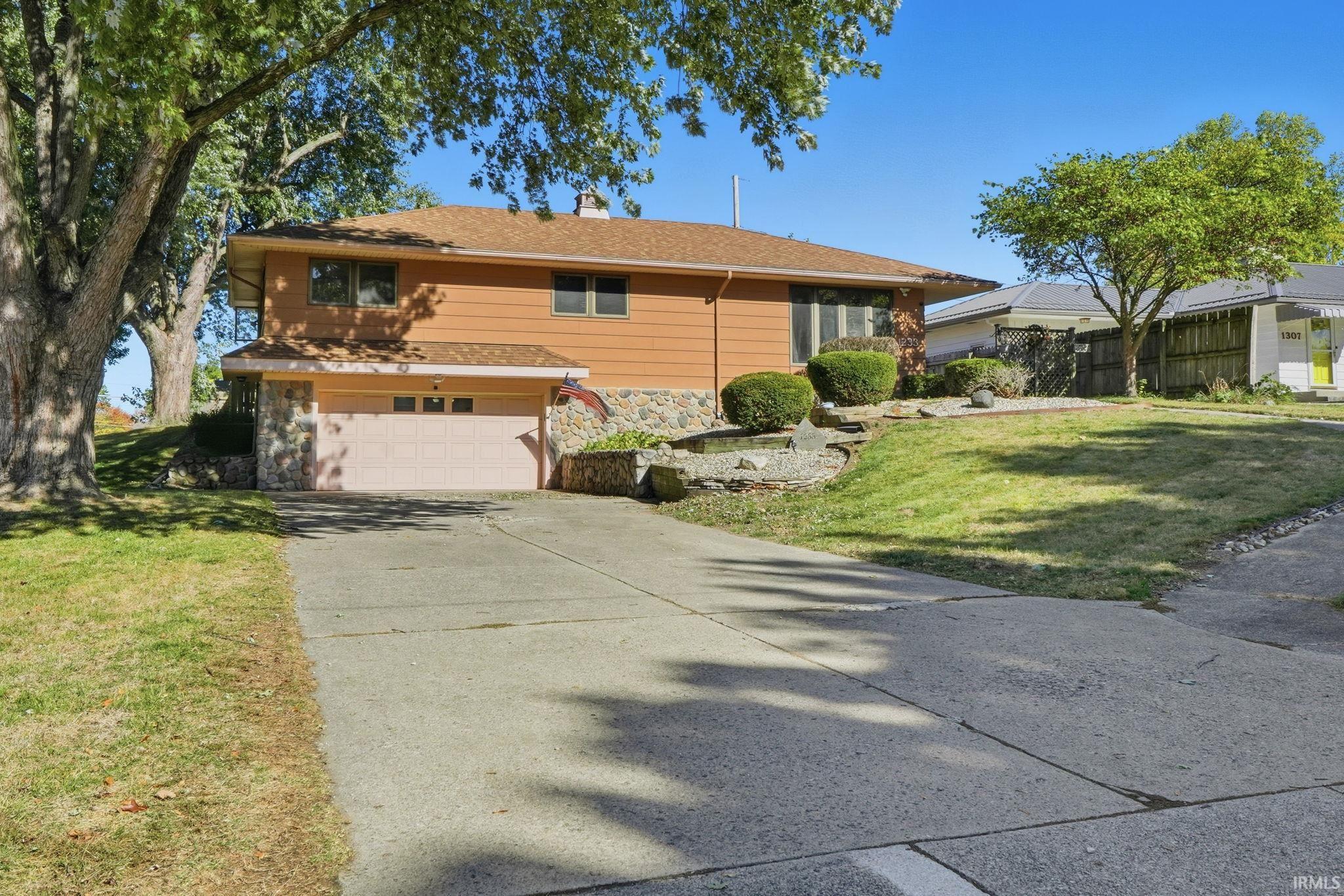 Photo 3 of 1233 Kenwood Ave