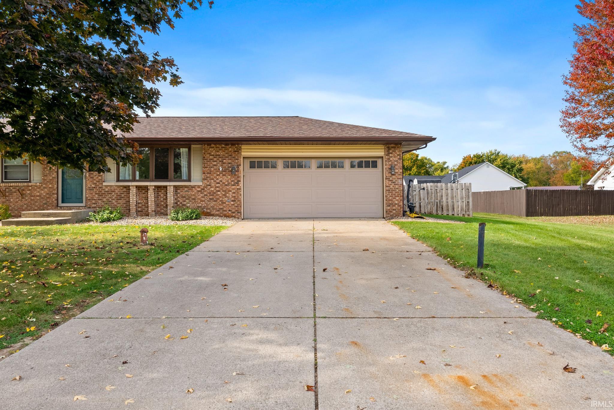 Homes for sale in Warsaw, IN | 933 N Timberline Cir, Warsaw, IN 46582 | MLS# 202542926