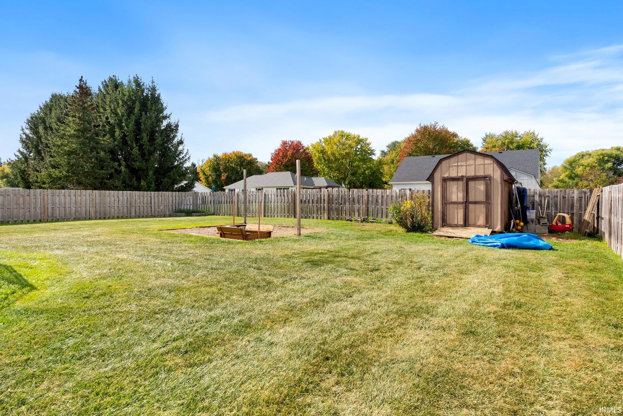 Homes for sale in Warsaw, IN | 933 N Timberline Cir, Warsaw, IN 46582 | MLS# 202542926