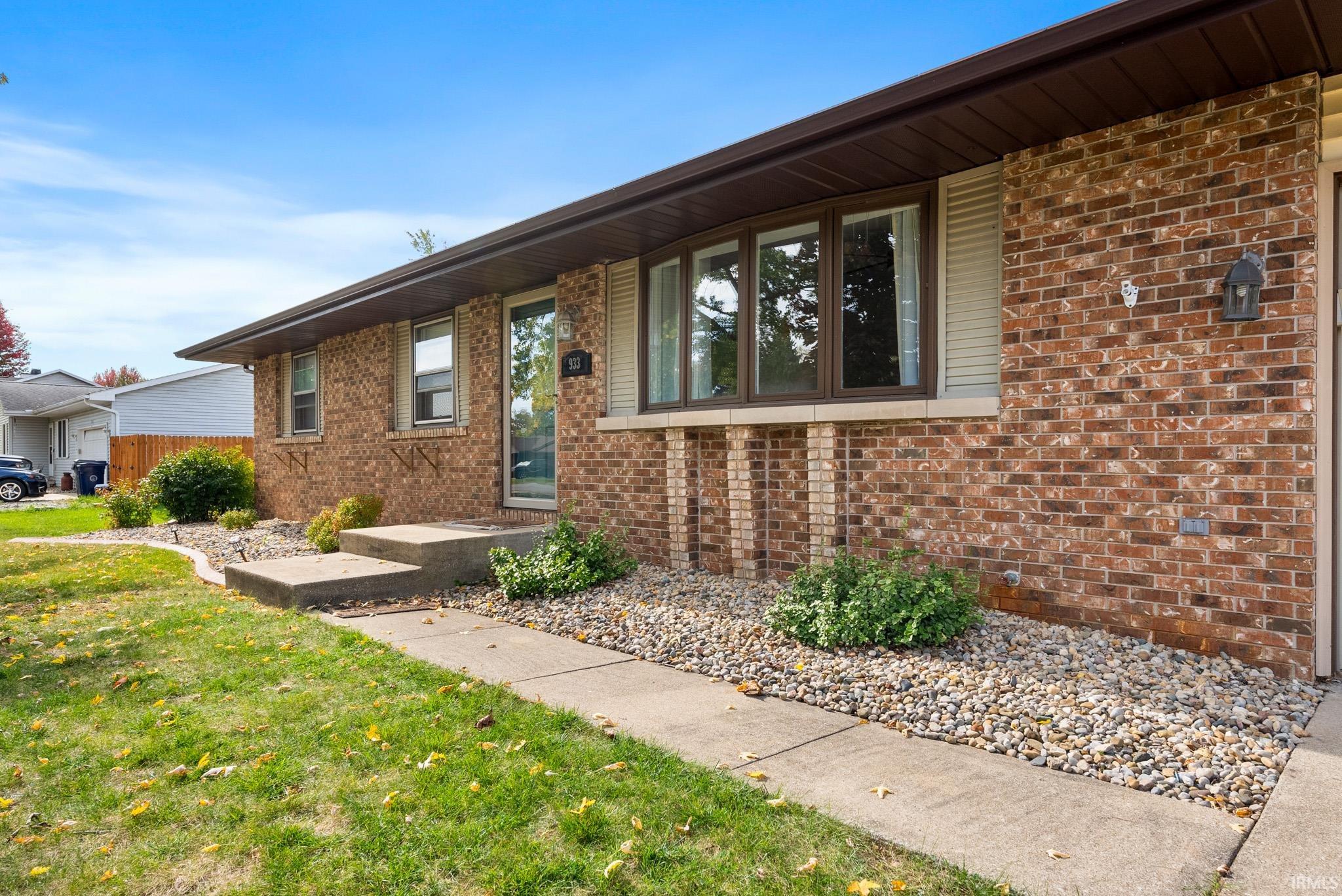 Homes for sale in Warsaw, IN | 933 N Timberline Cir, Warsaw, IN 46582 | MLS# 202542926