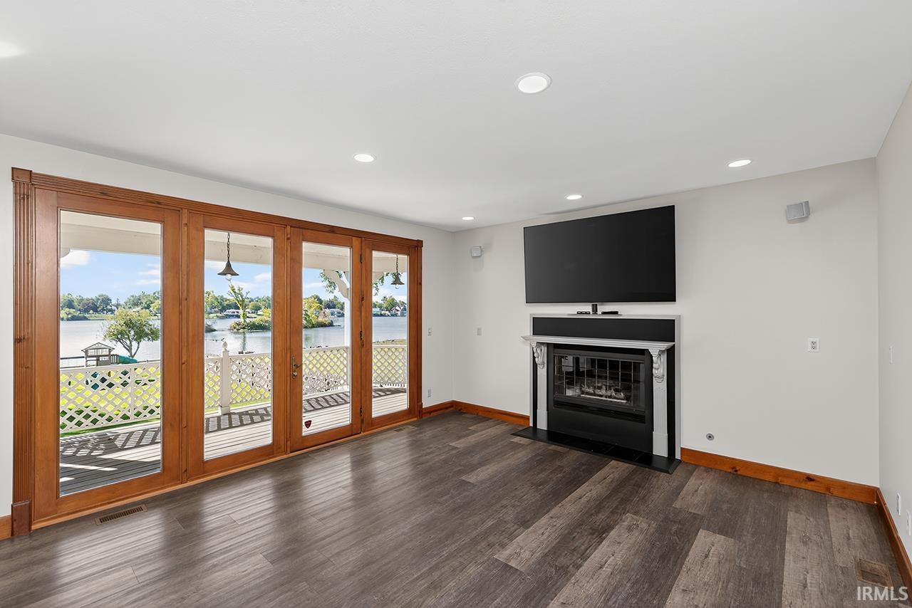 Photo 10 of 3125 Greenleaf Boulevard