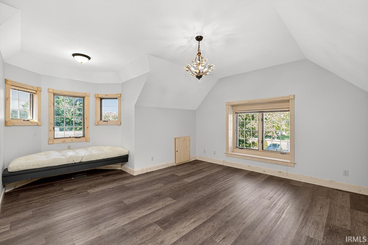 Photo 12 of 3125 Greenleaf Boulevard