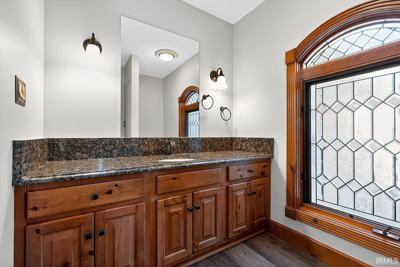 Photo 14 of 3125 Greenleaf Boulevard