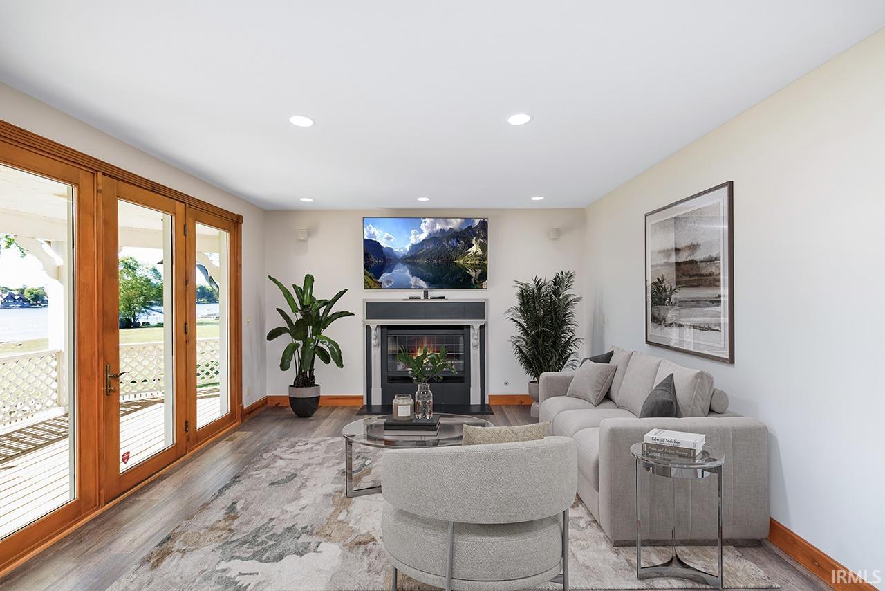 Photo 5 of 3125 Greenleaf Boulevard