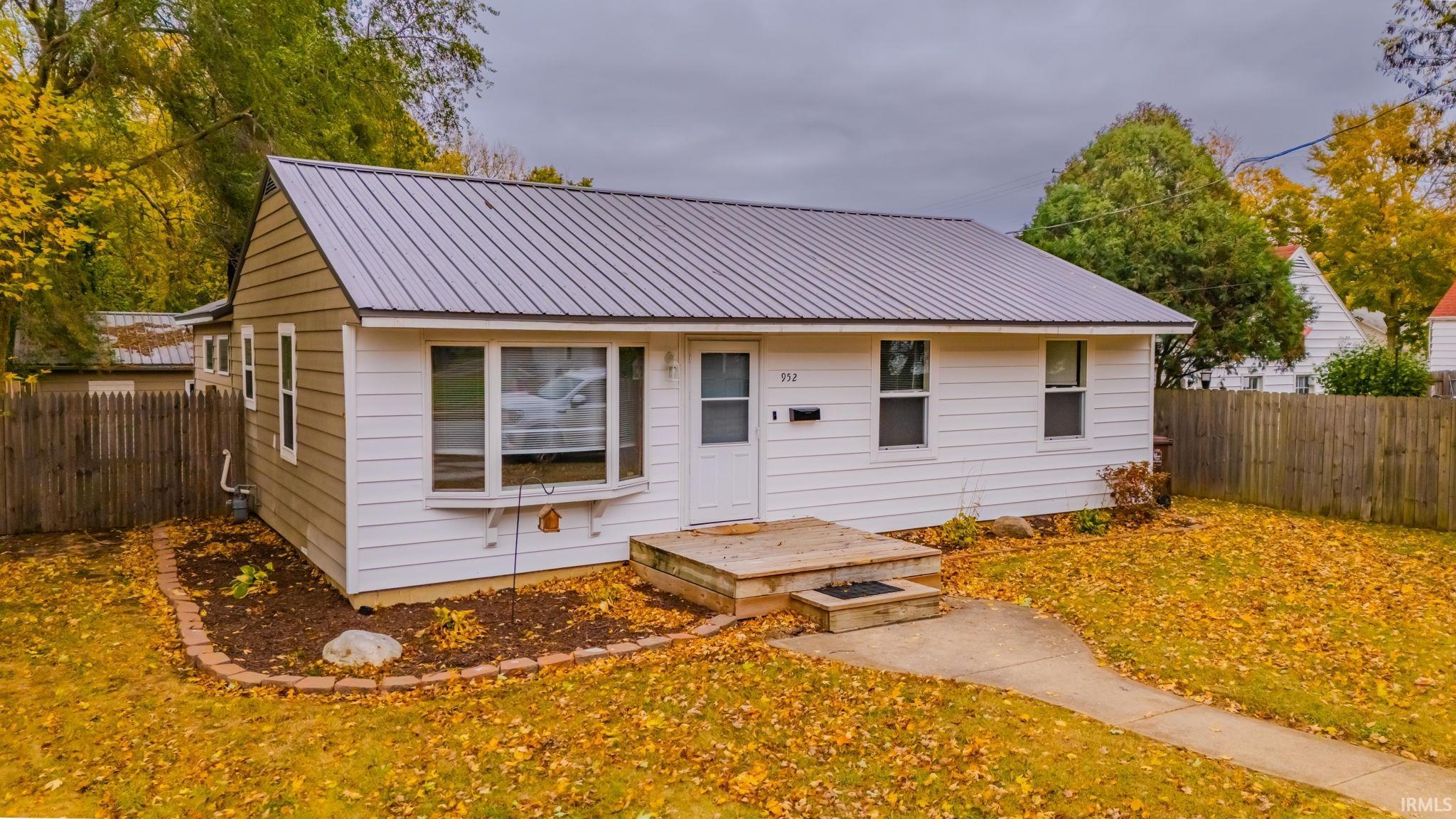 Photo 0 of 952 Columbus Street