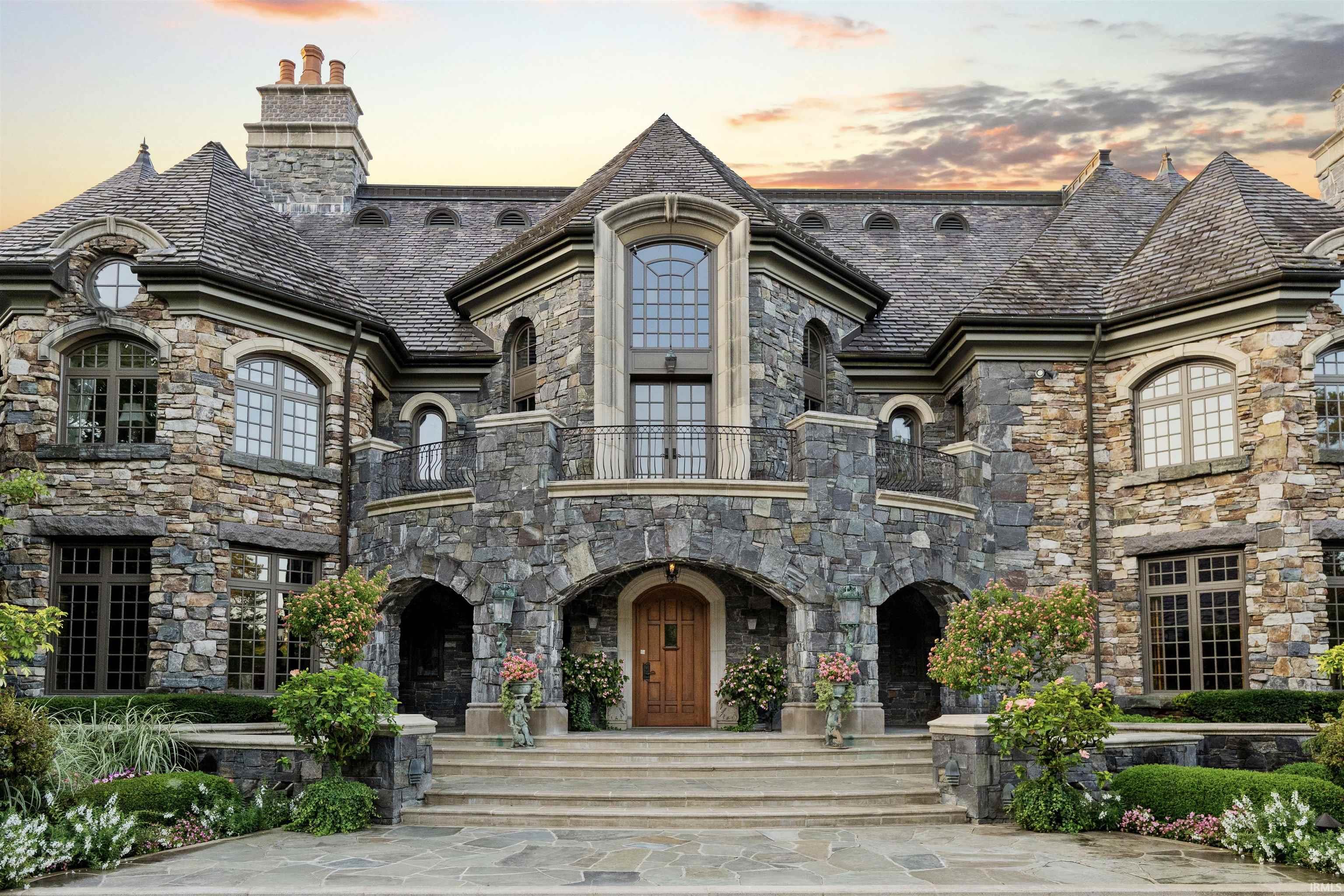 Photo 2 of 5501 W Hamilton Road S