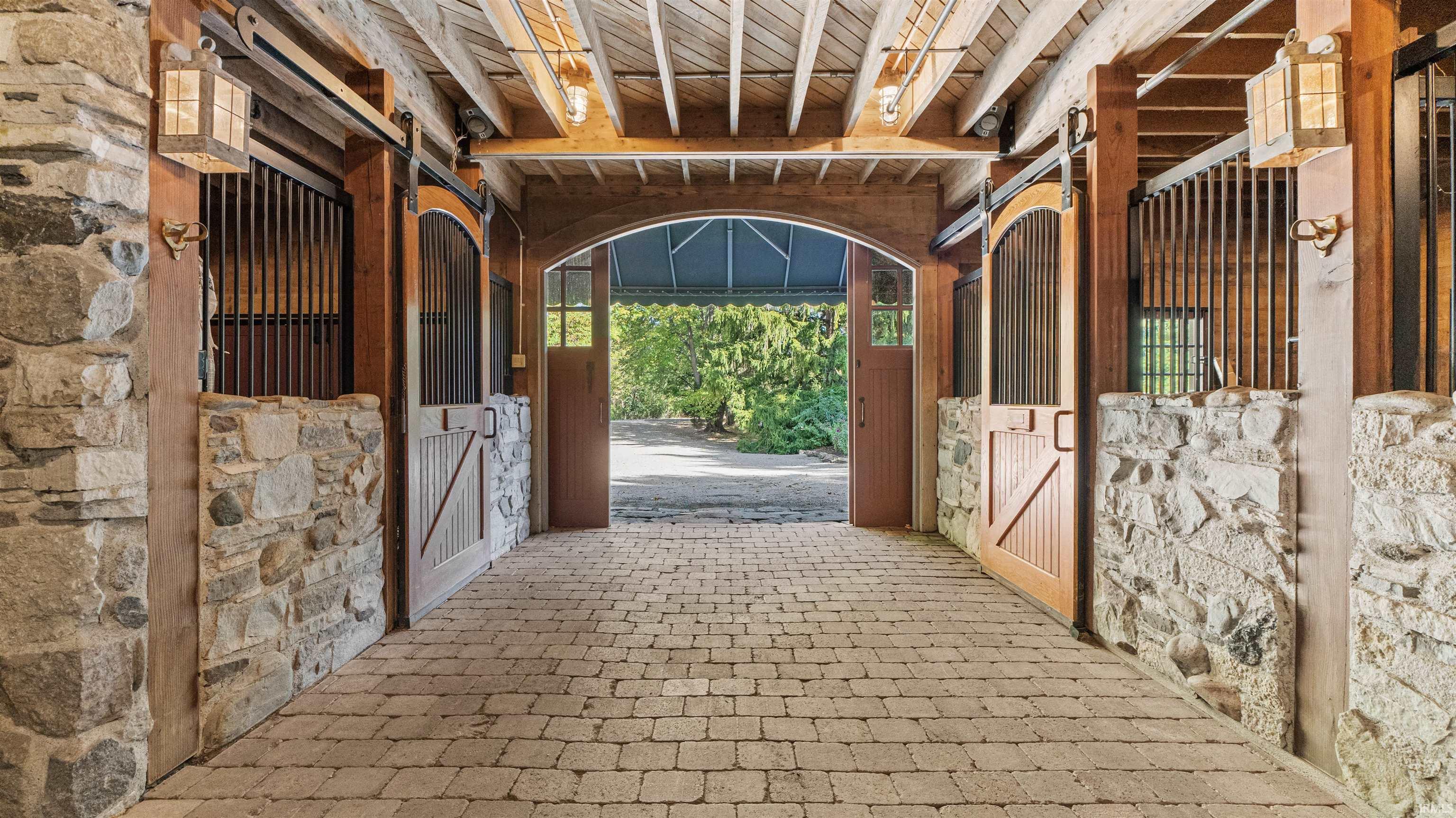 Photo 35 of 5501 W Hamilton Road S