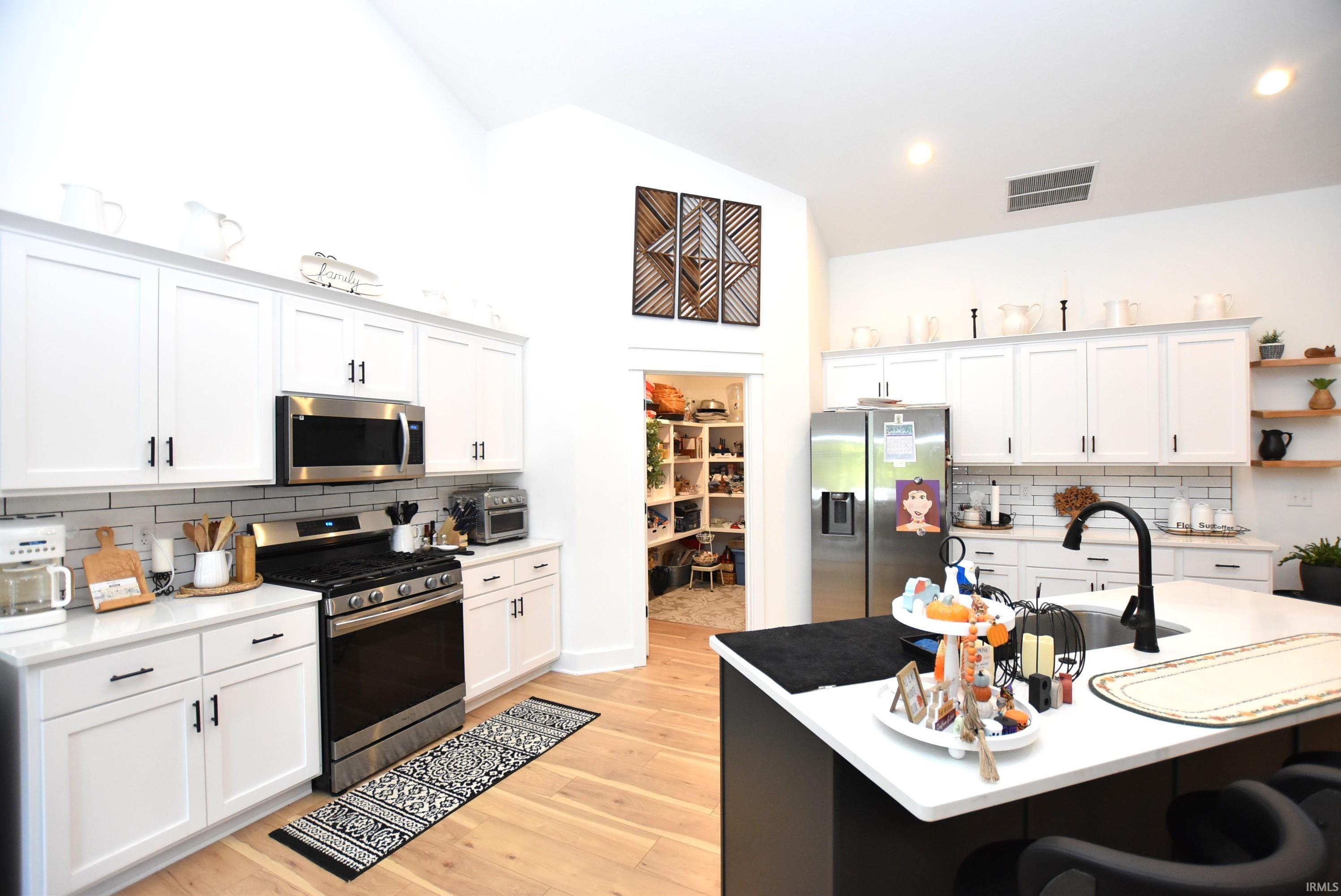 Homes for sale in Ellettsville, IN | 543 E Lucy Ln, Ellettsville, IN 47429 | MLS# 202543006