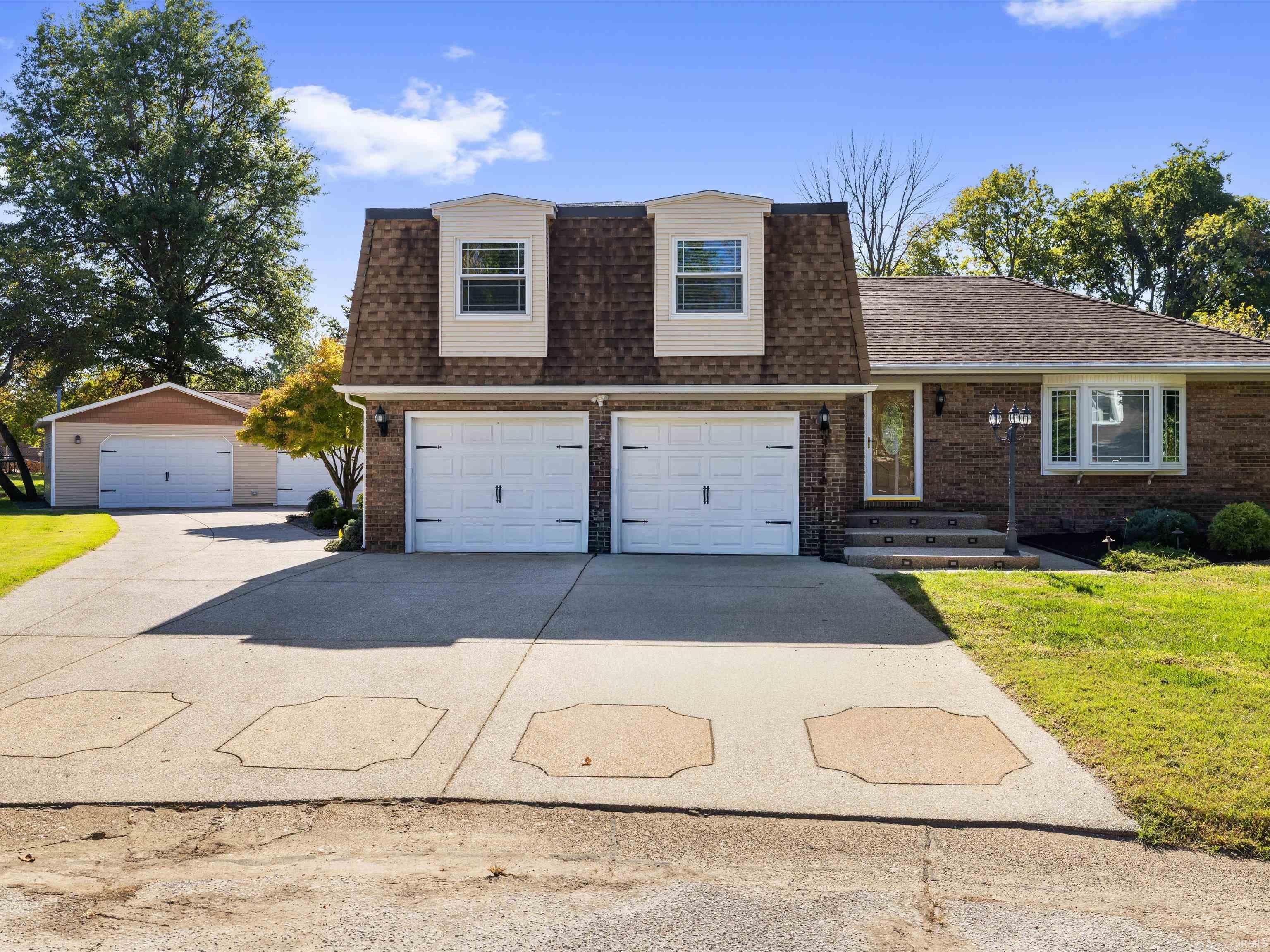 Homes for sale in Newburgh, IN | 8733 Windsor Dr, Newburgh, IN 47630 | MLS# 202543143